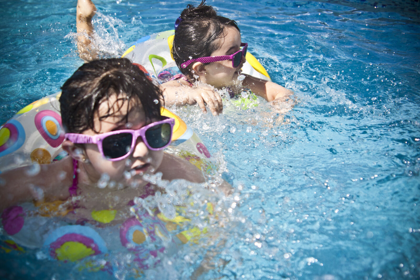 Canon EF 28-105mm f/3.5-4.5 USM sample photo. Sunglasses, girl, swimming, pool photography