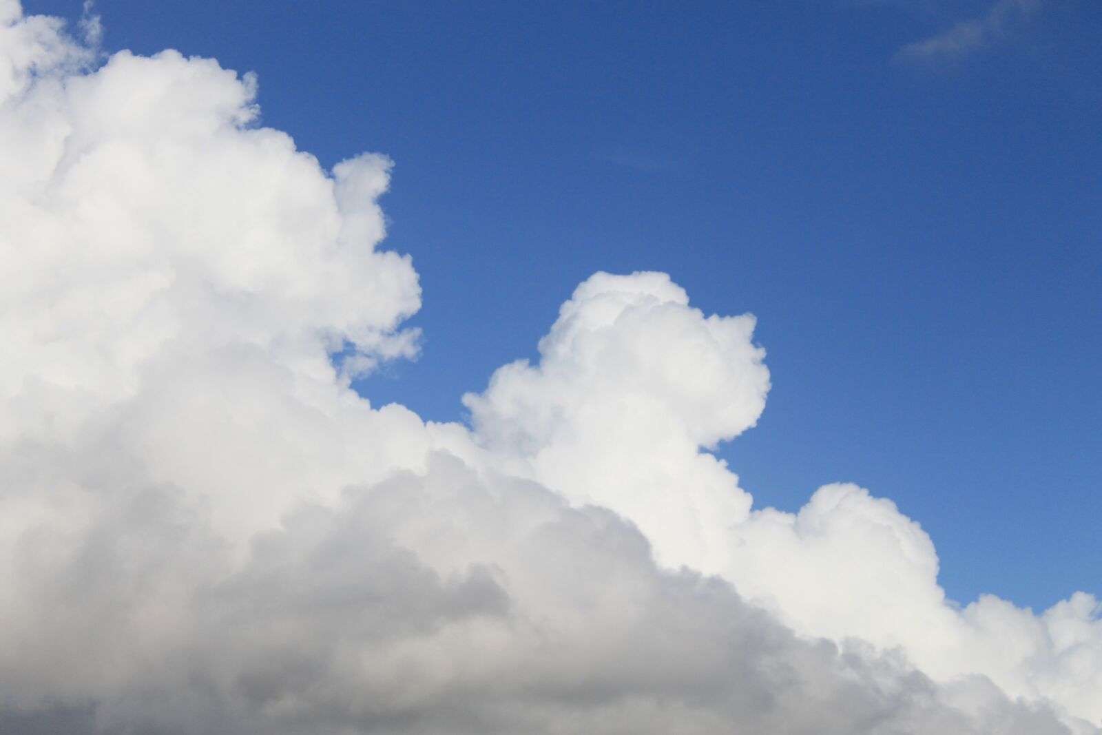Canon EOS 1100D (EOS Rebel T3 / EOS Kiss X50) sample photo. Cloud, cloudy, rain photography