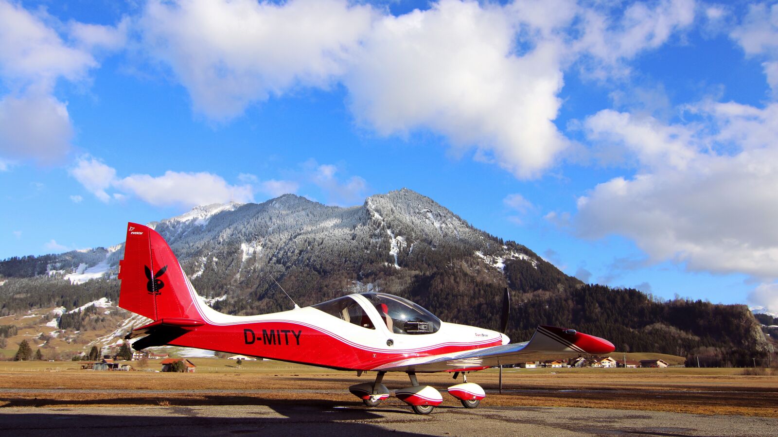 Canon EOS 80D sample photo. Flying, airport, allgäu photography