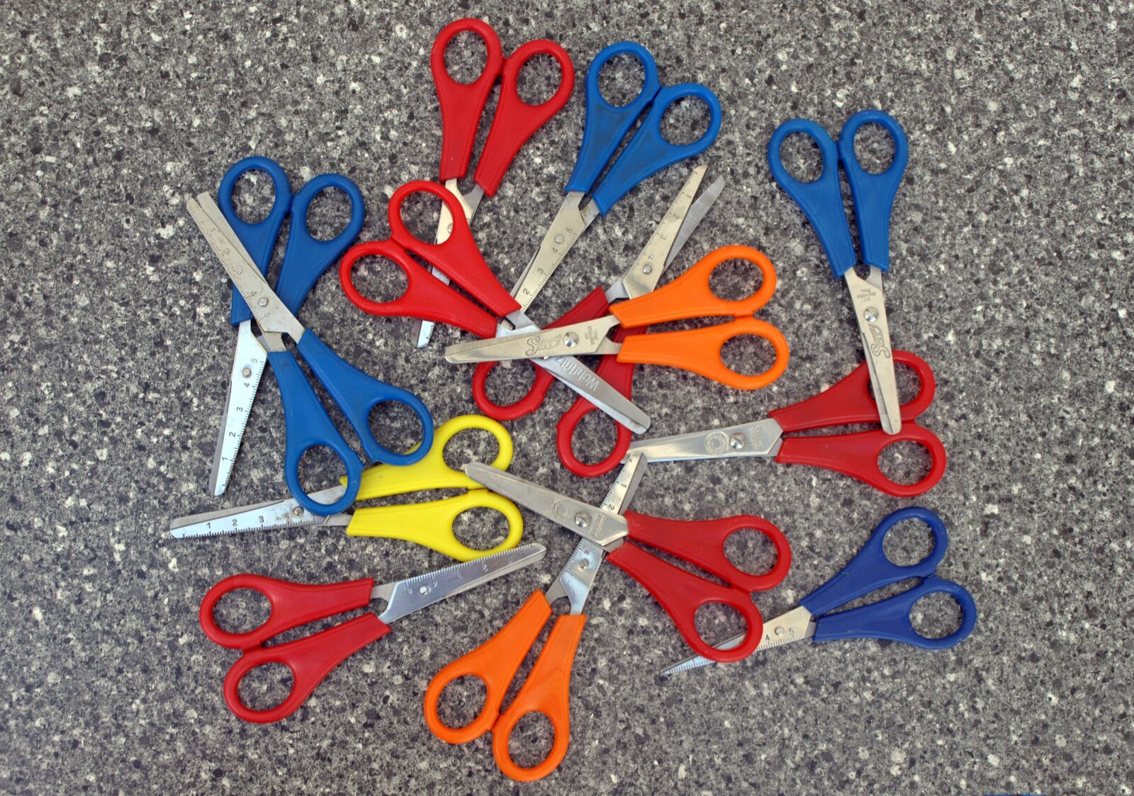 Olympus E-510 (EVOLT E-510) sample photo. Scissors, colorful, kids scissors photography