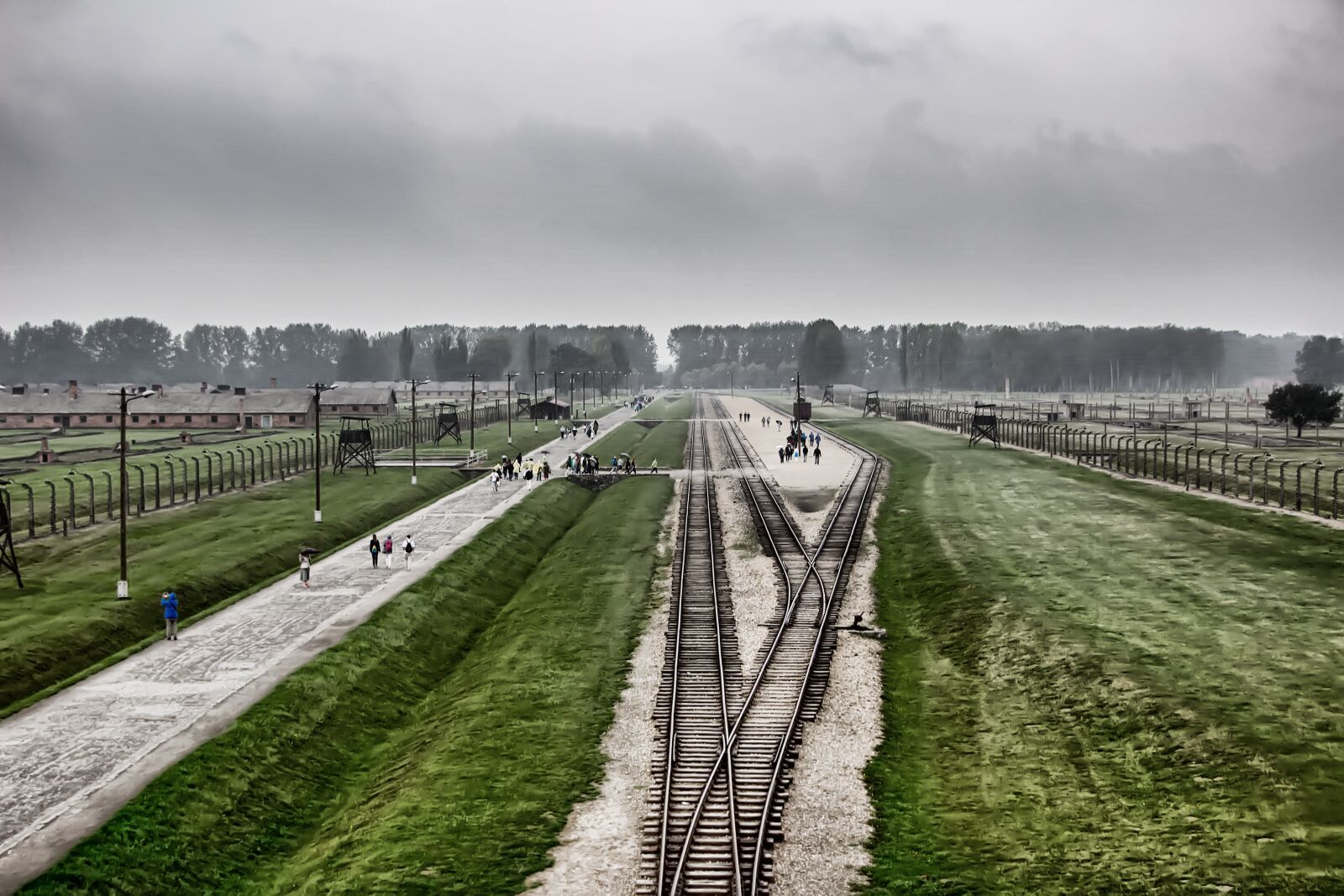 Canon EOS 600D (Rebel EOS T3i / EOS Kiss X5) sample photo. Auschwitz 2, brezinka, auschwitz photography