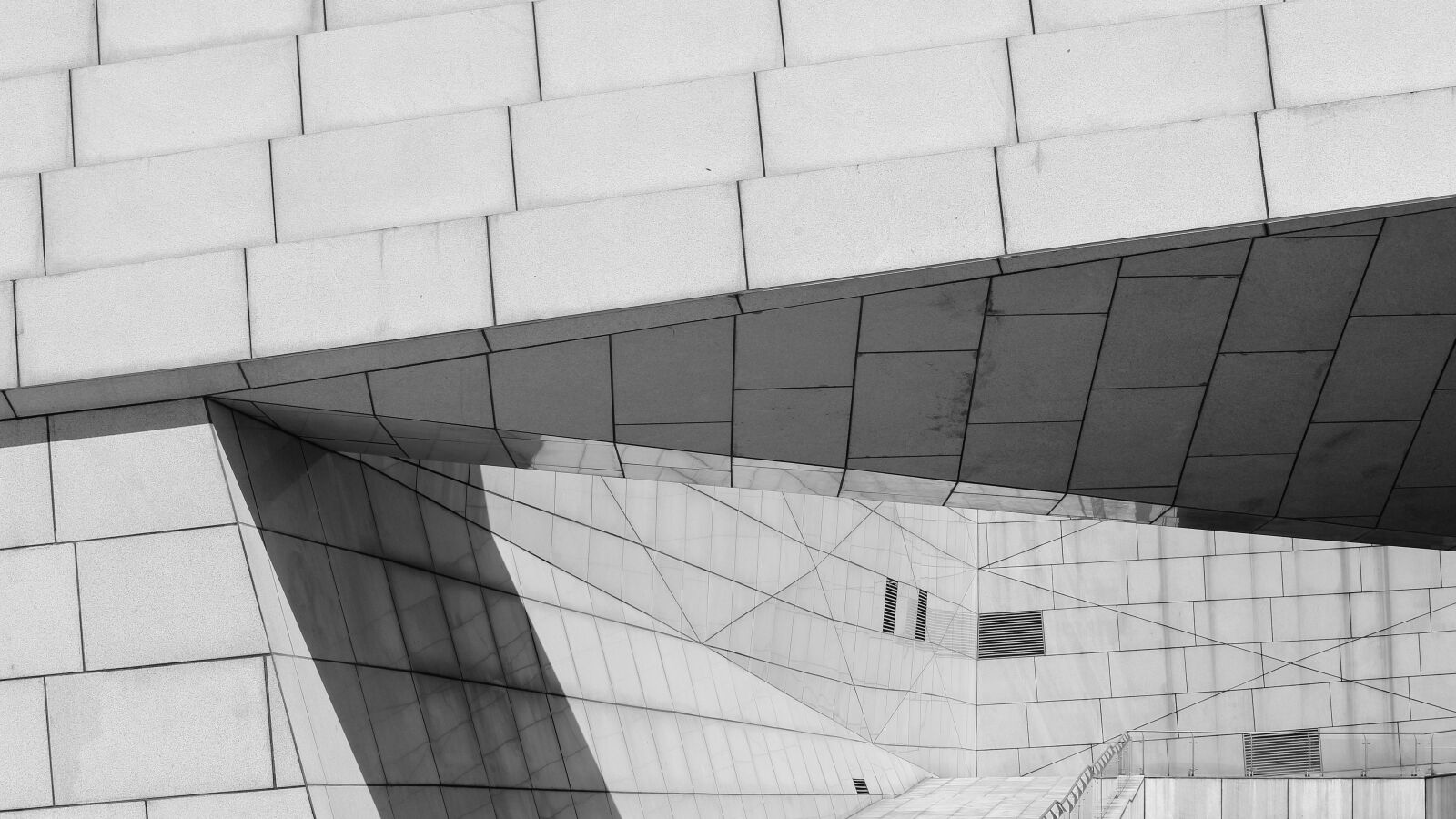 Canon EOS 600D (Rebel EOS T3i / EOS Kiss X5) sample photo. Light and shadow, line photography