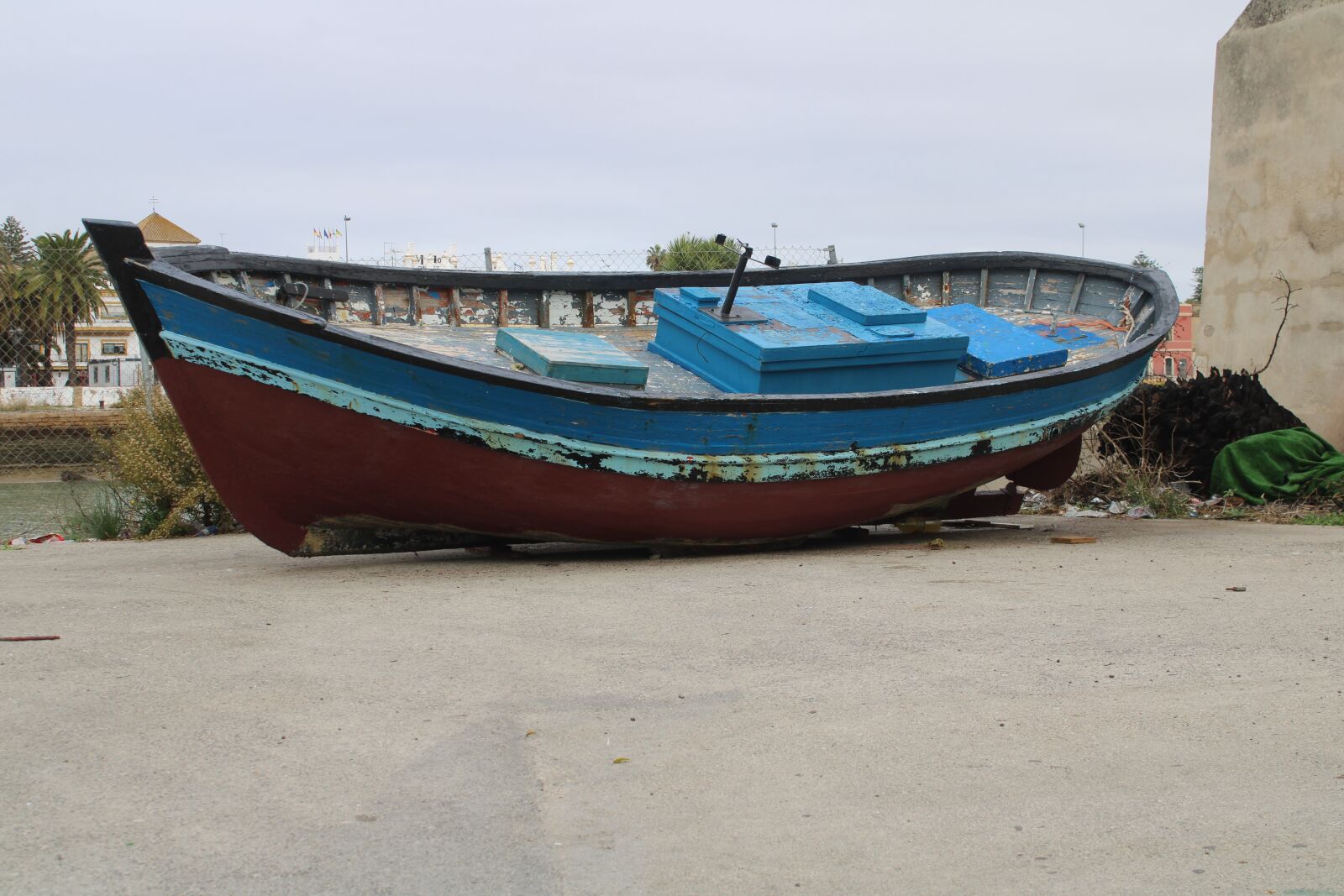 Canon EOS 2000D (EOS Rebel T7 / EOS Kiss X90 / EOS 1500D) sample photo. The port of santa photography