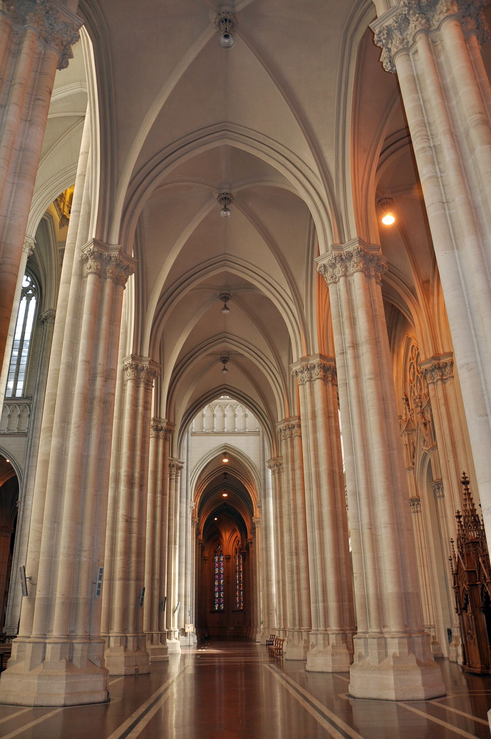 Nikon D90 sample photo. Church, gothic, medieval photography