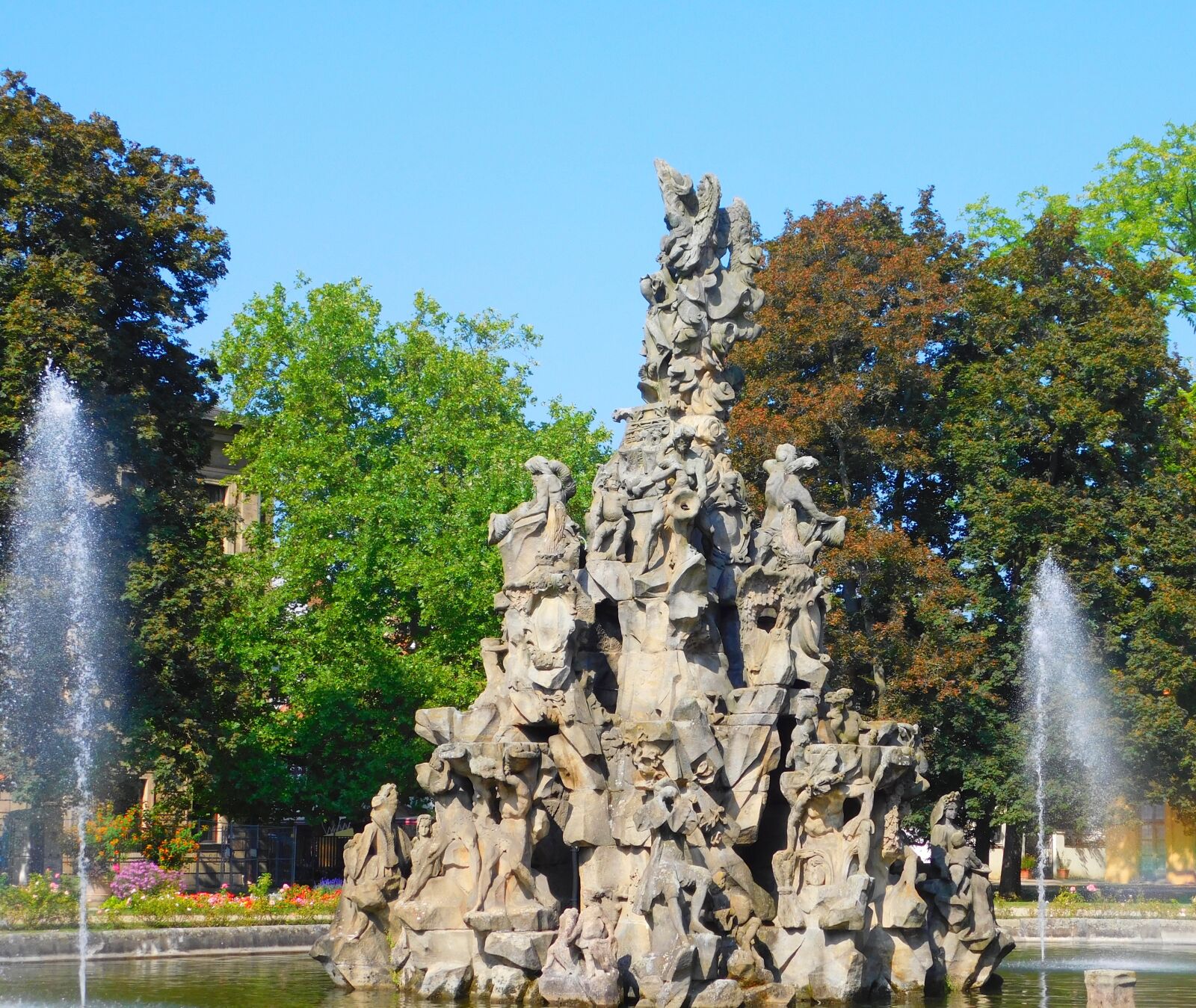 Nikon Coolpix L840 sample photo. Huguenot fountain, fountain, gain photography