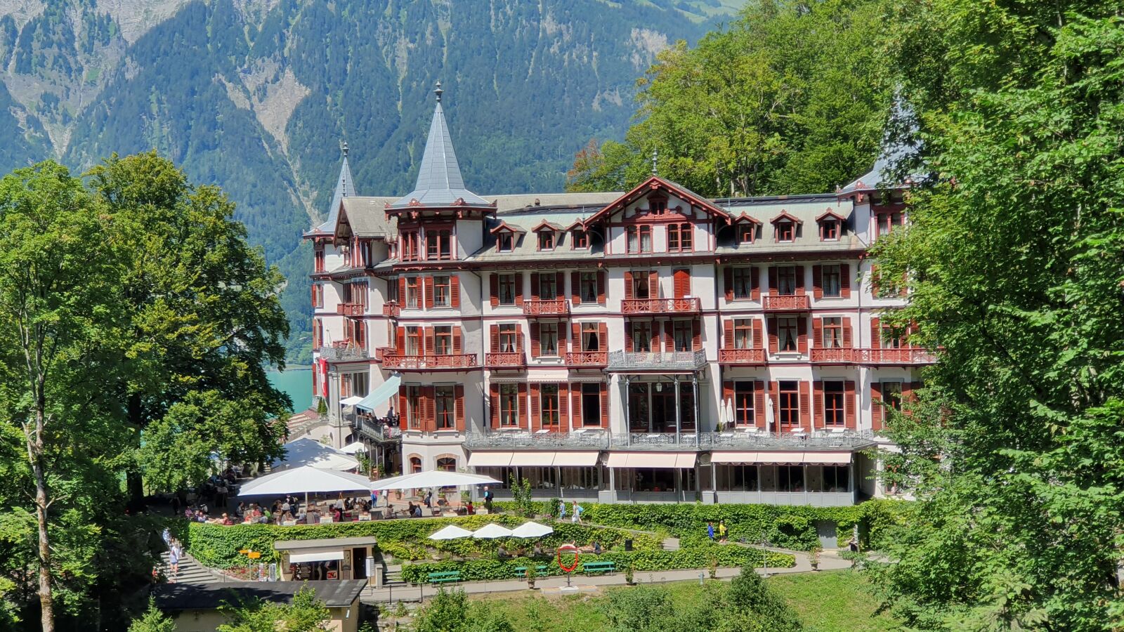 Samsung Galaxy S10 sample photo. Hotel, giessbach, lake brienz photography