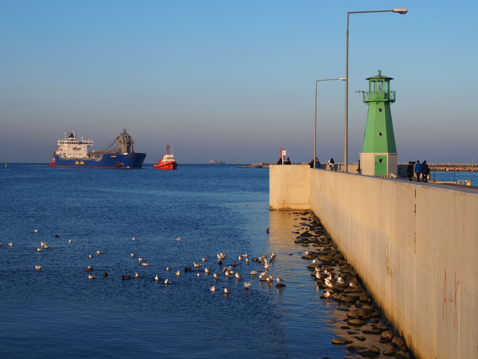 Olympus PEN E-PL6 sample photo. Sea, lantern, ships photography