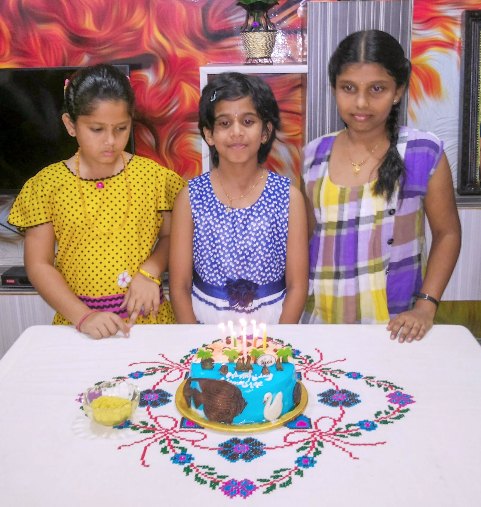 Canon PowerShot SX60 HS sample photo. Kids, happy birthday, girls photography