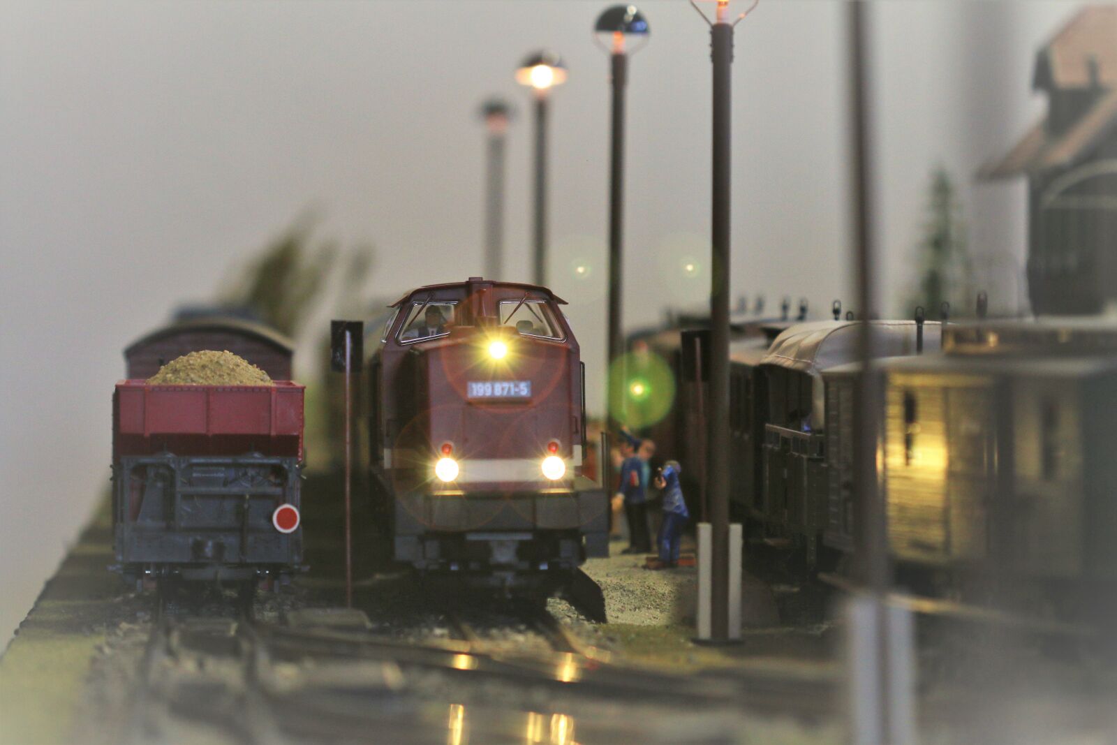 Canon EOS 70D + Canon EF 100mm F2.8 Macro USM sample photo. Miniature, railway, train photography