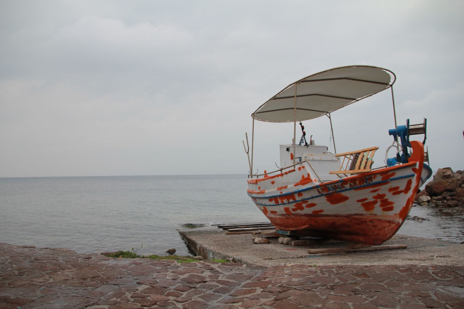 Canon EOS 550D (EOS Rebel T2i / EOS Kiss X4) sample photo. Fishing, boat, water photography