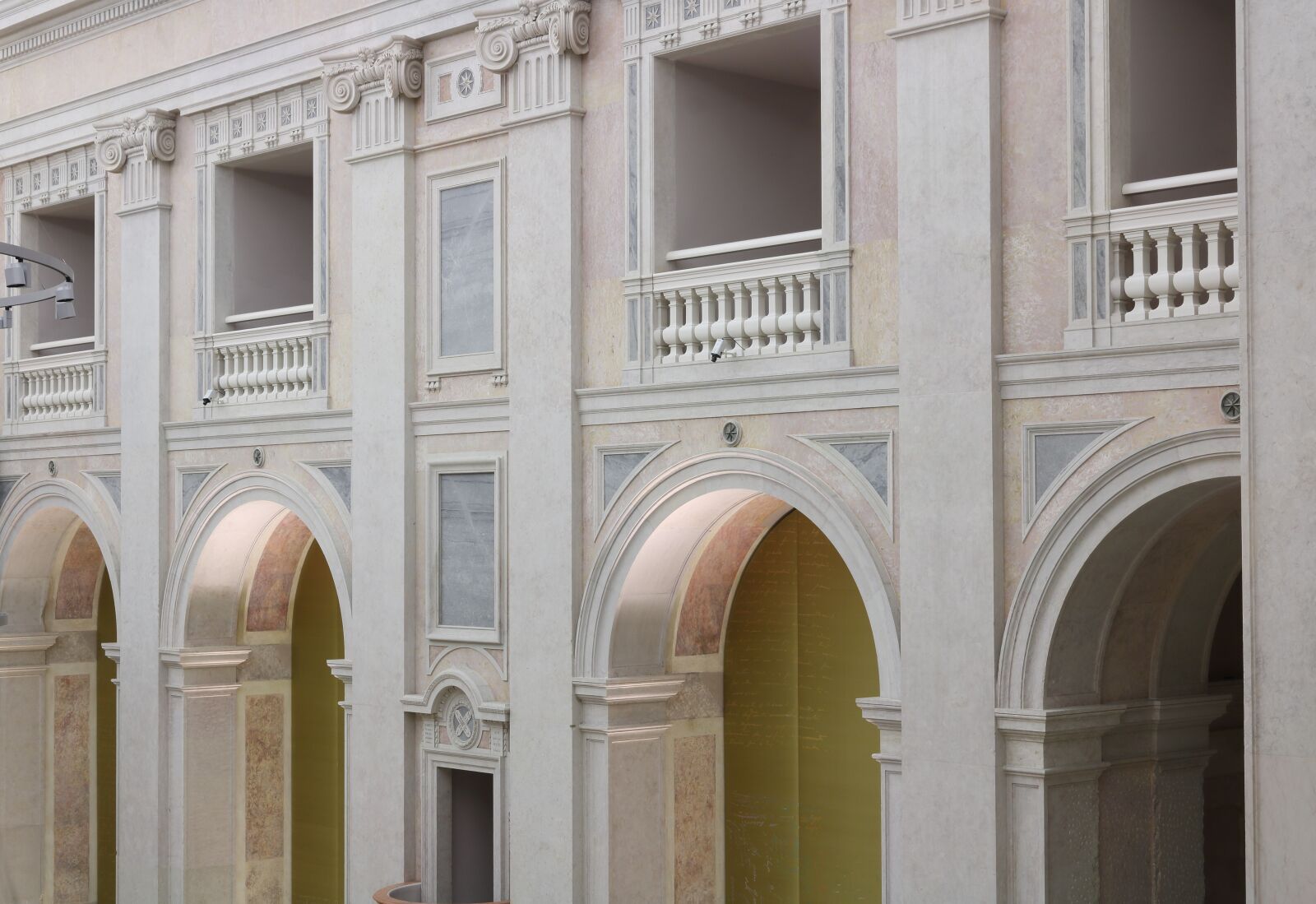 Canon EOS 750D (EOS Rebel T6i / EOS Kiss X8i) sample photo. Portugal, lisbon, money photography