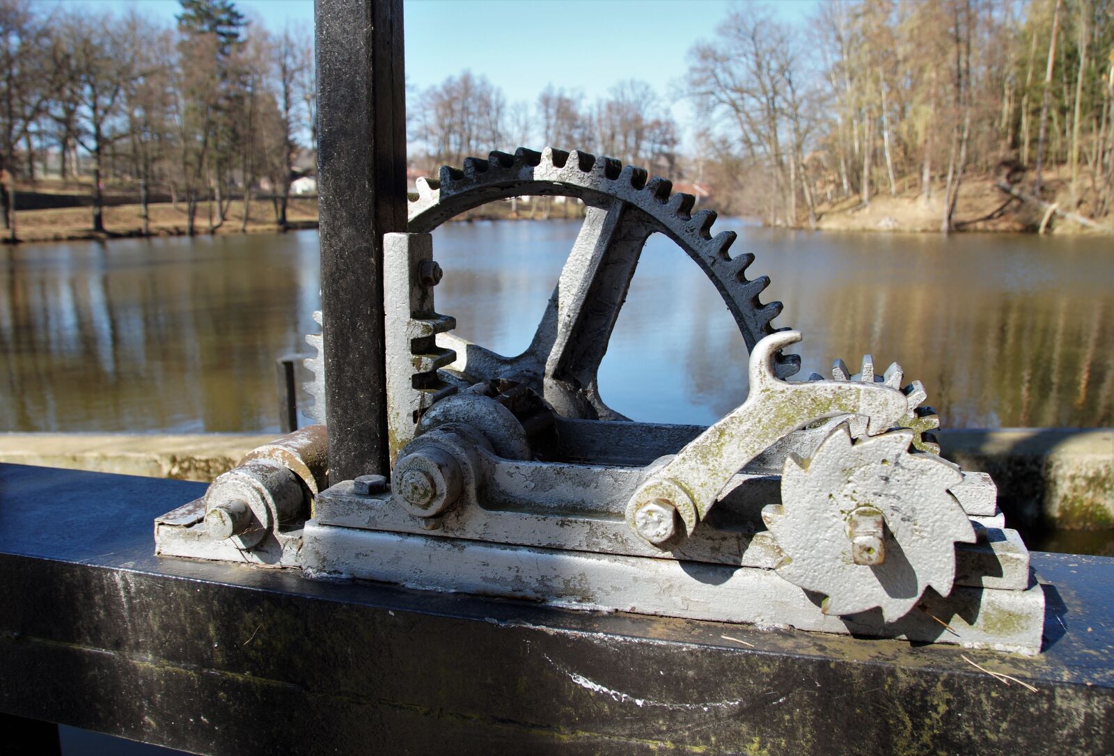 Sony SLT-A58 sample photo. Floodgate, pond, gear photography