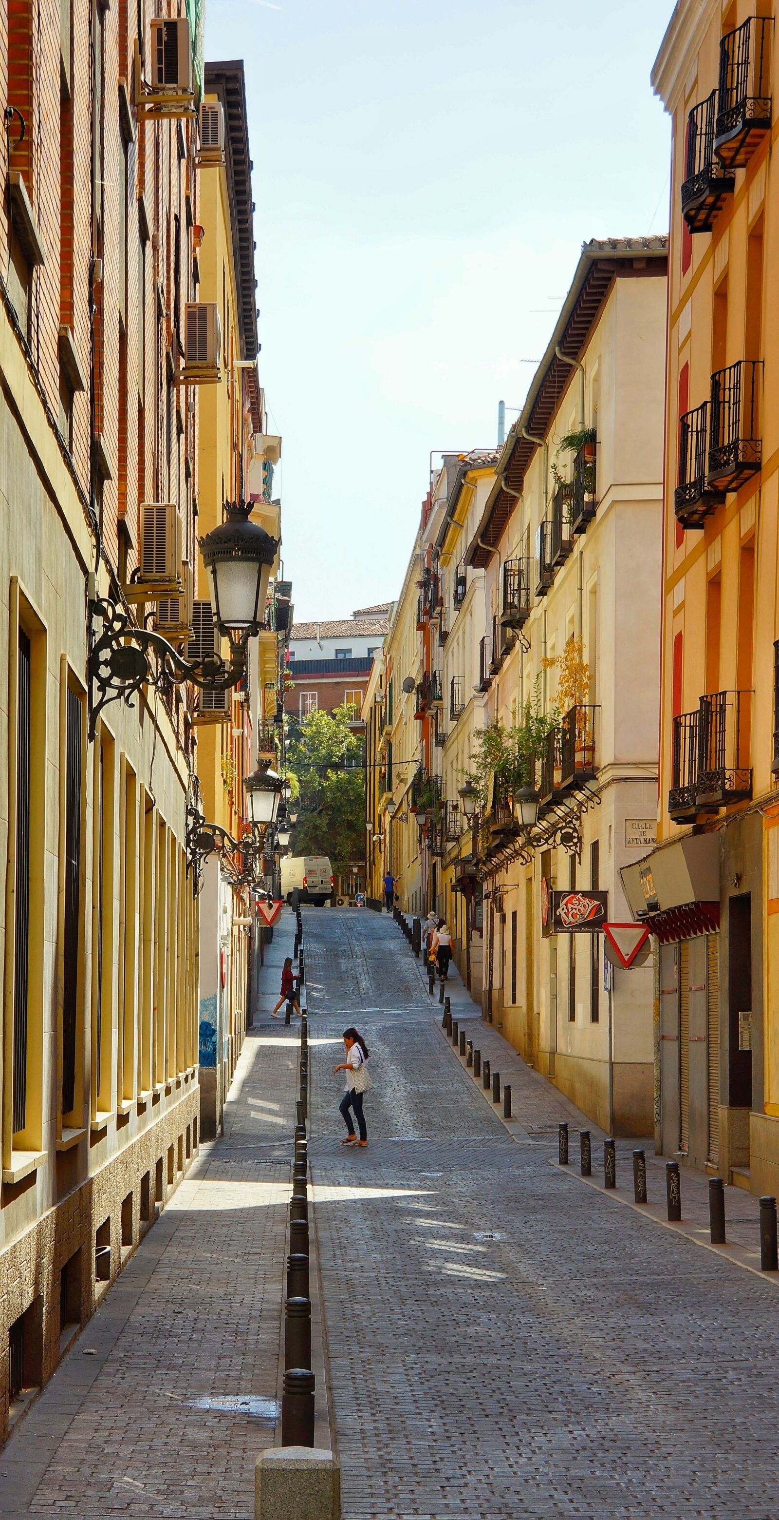 Sony Alpha NEX-7 sample photo. Narrow, street, spanish photography