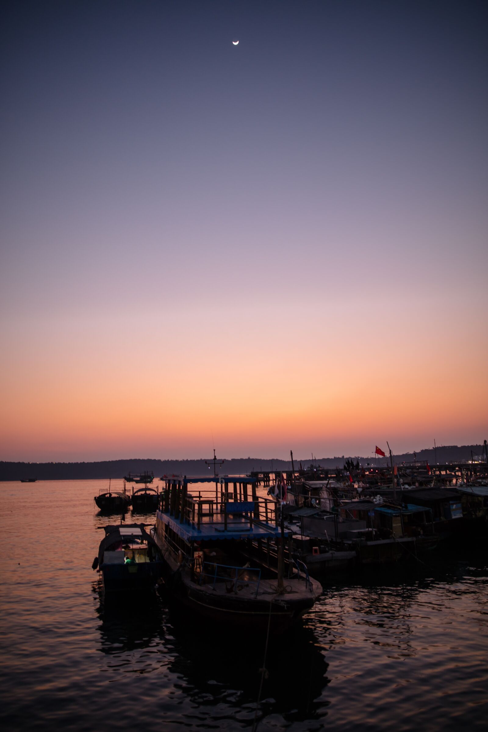 Canon EOS 5DS + Sigma 24-35mm F2 DG HSM Art sample photo. Fishing boats, sunset, wooden photography