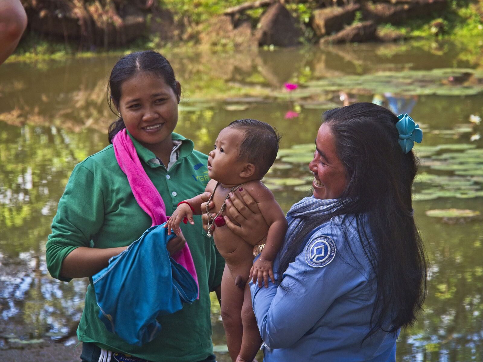 Olympus OM-D E-M10 II sample photo. Bebé, angkor, camboya photography