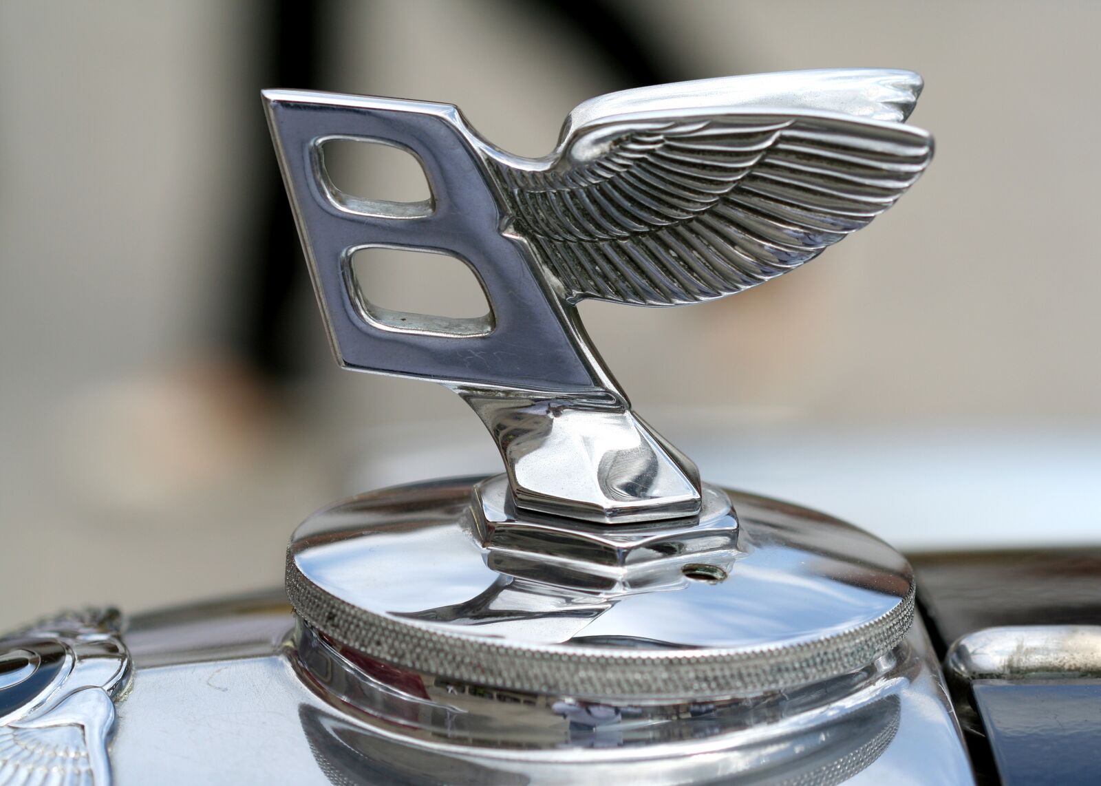 Canon EOS 350D (EOS Digital Rebel XT / EOS Kiss Digital N) sample photo. Hood ornament, bentley, antique photography