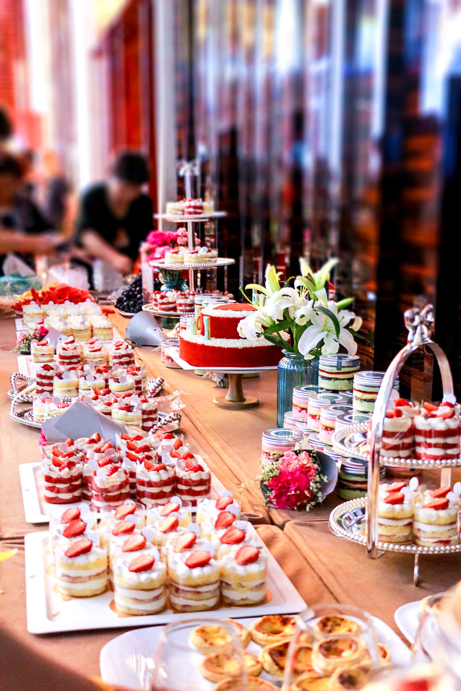 Canon EOS 700D (EOS Rebel T5i / EOS Kiss X7i) sample photo. Macaron, cake, dessert station photography