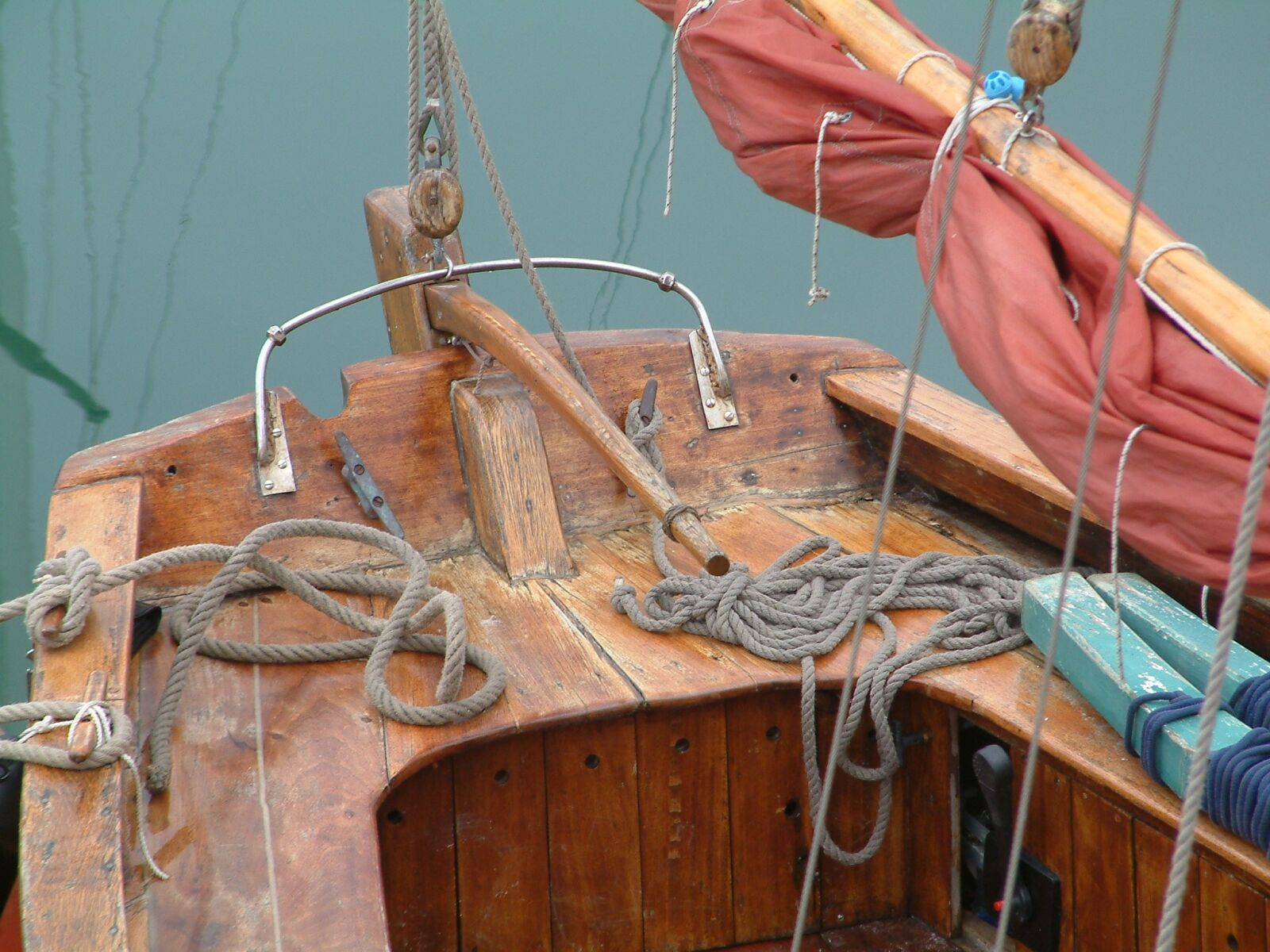 Fujifilm FinePix S602 ZOOM sample photo. Boat, sea, rope photography