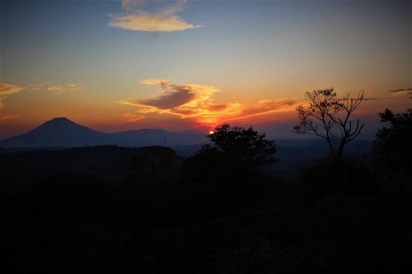 Canon EOS 700D (EOS Rebel T5i / EOS Kiss X7i) + Canon EF-S 18-55mm F3.5-5.6 IS STM sample photo. Sunset, elsalvador, impresive photography