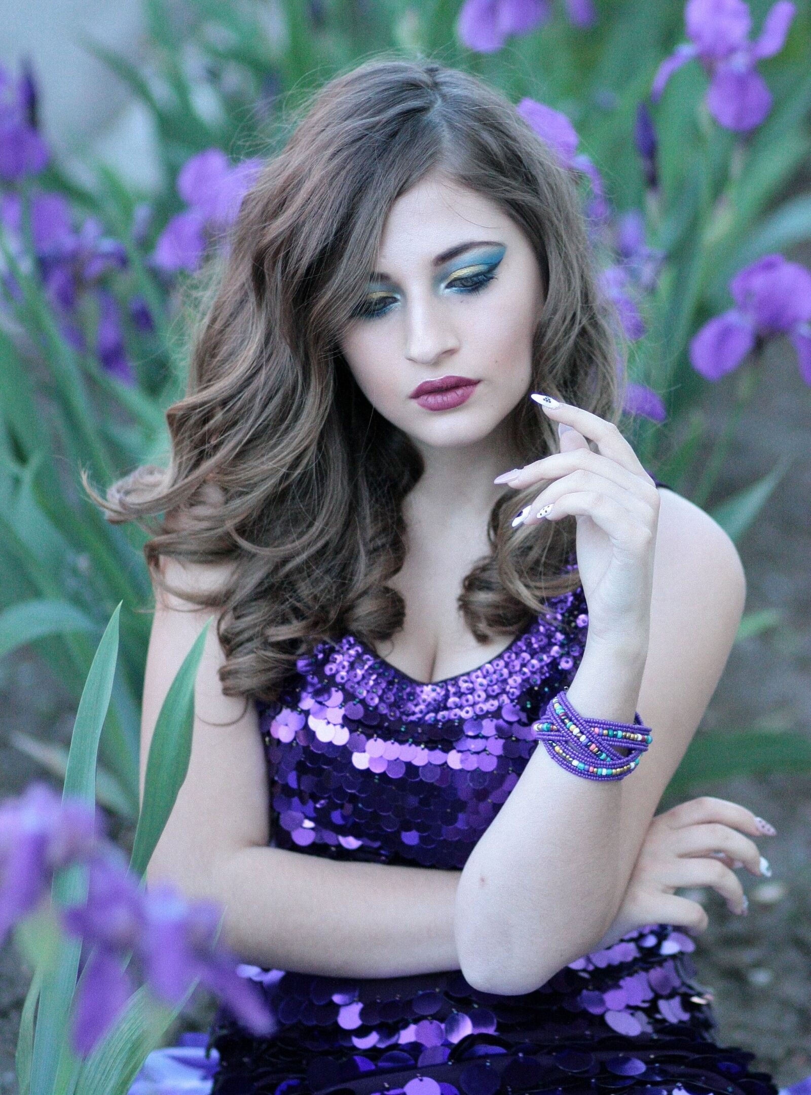 Canon EOS 450D (EOS Rebel XSi / EOS Kiss X2) sample photo. Girl, flowers, violet photography
