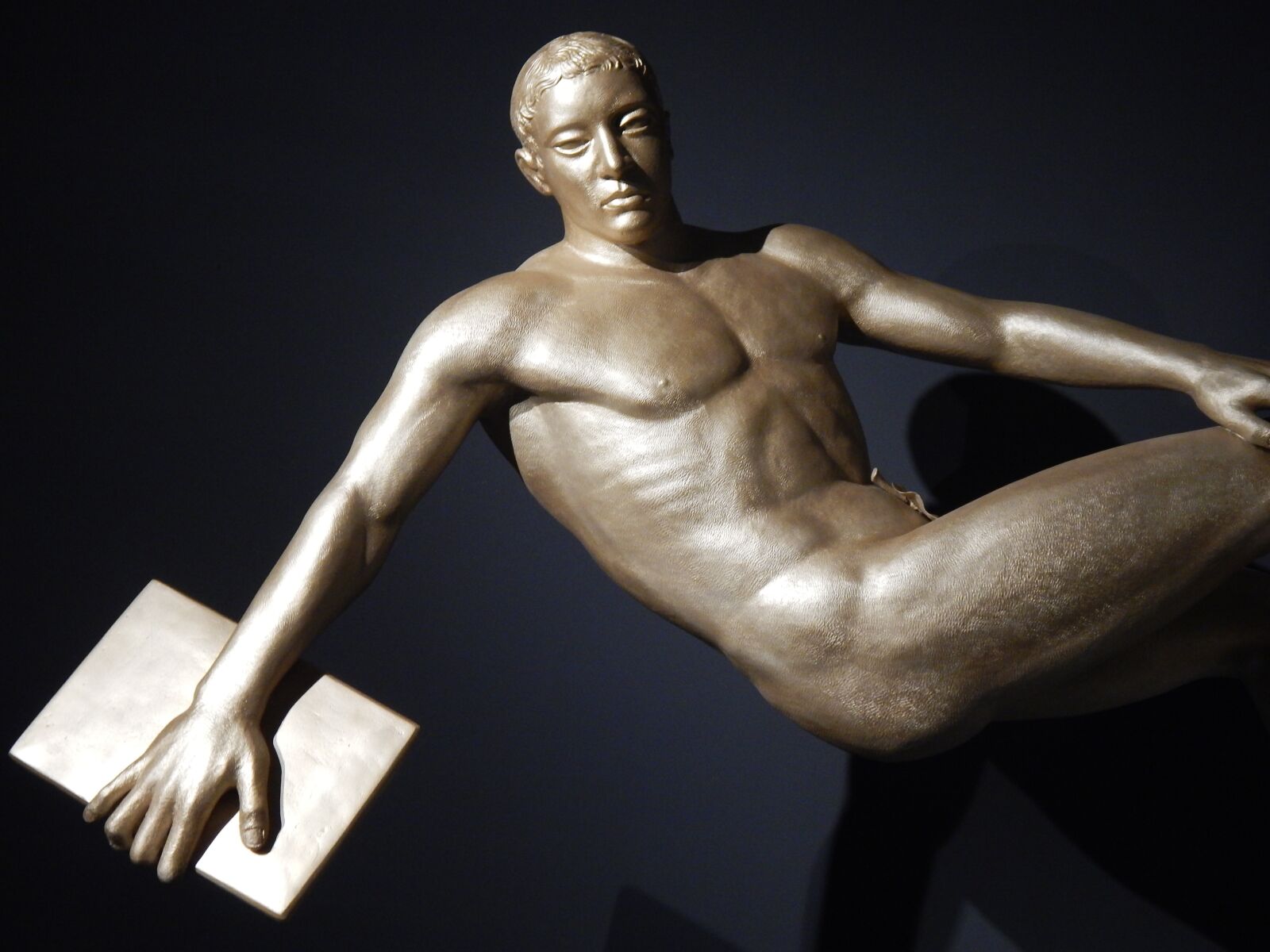 Nikon Coolpix L830 sample photo. Statue, sculpture, athletic photography