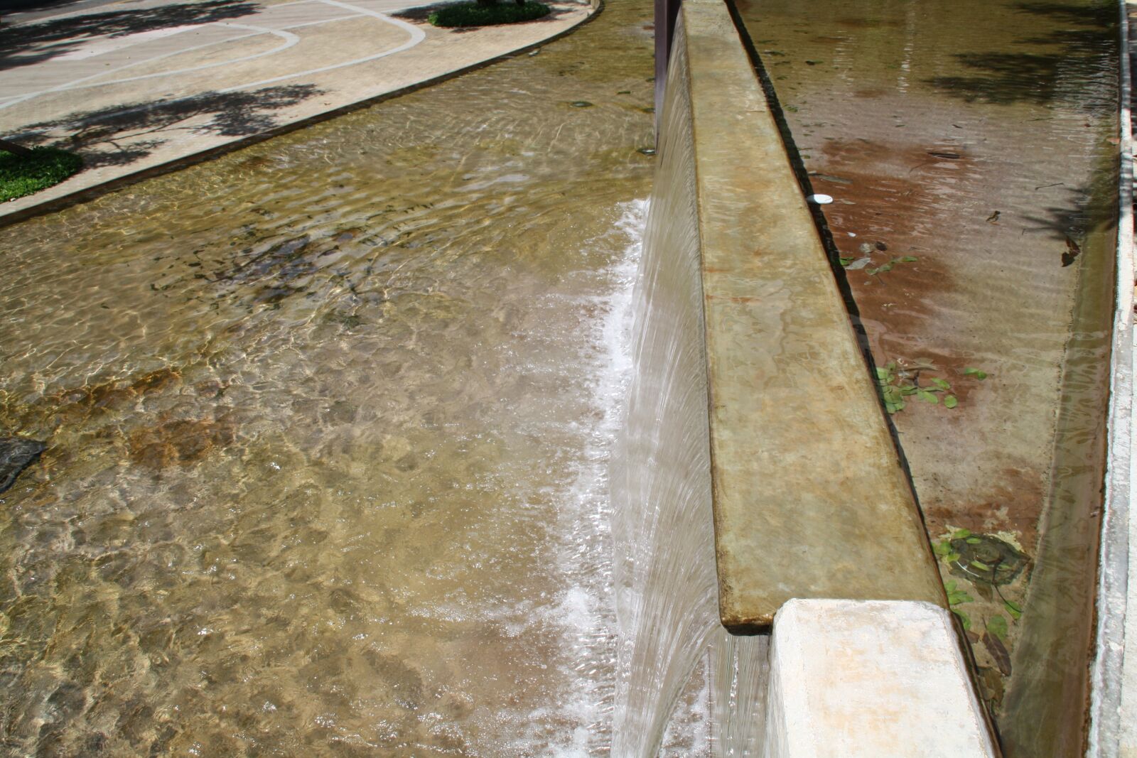 Canon EOS 1000D (EOS Digital Rebel XS / EOS Kiss F) sample photo. Fountain, water, view photography