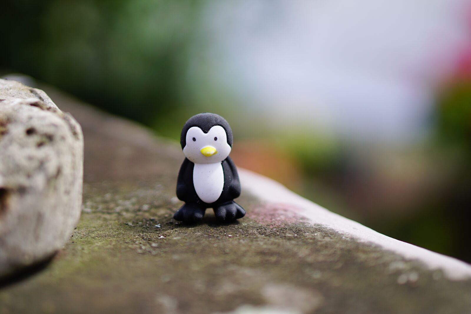 E 50mm F1.8 OSS sample photo. Penguin, toys, figure photography