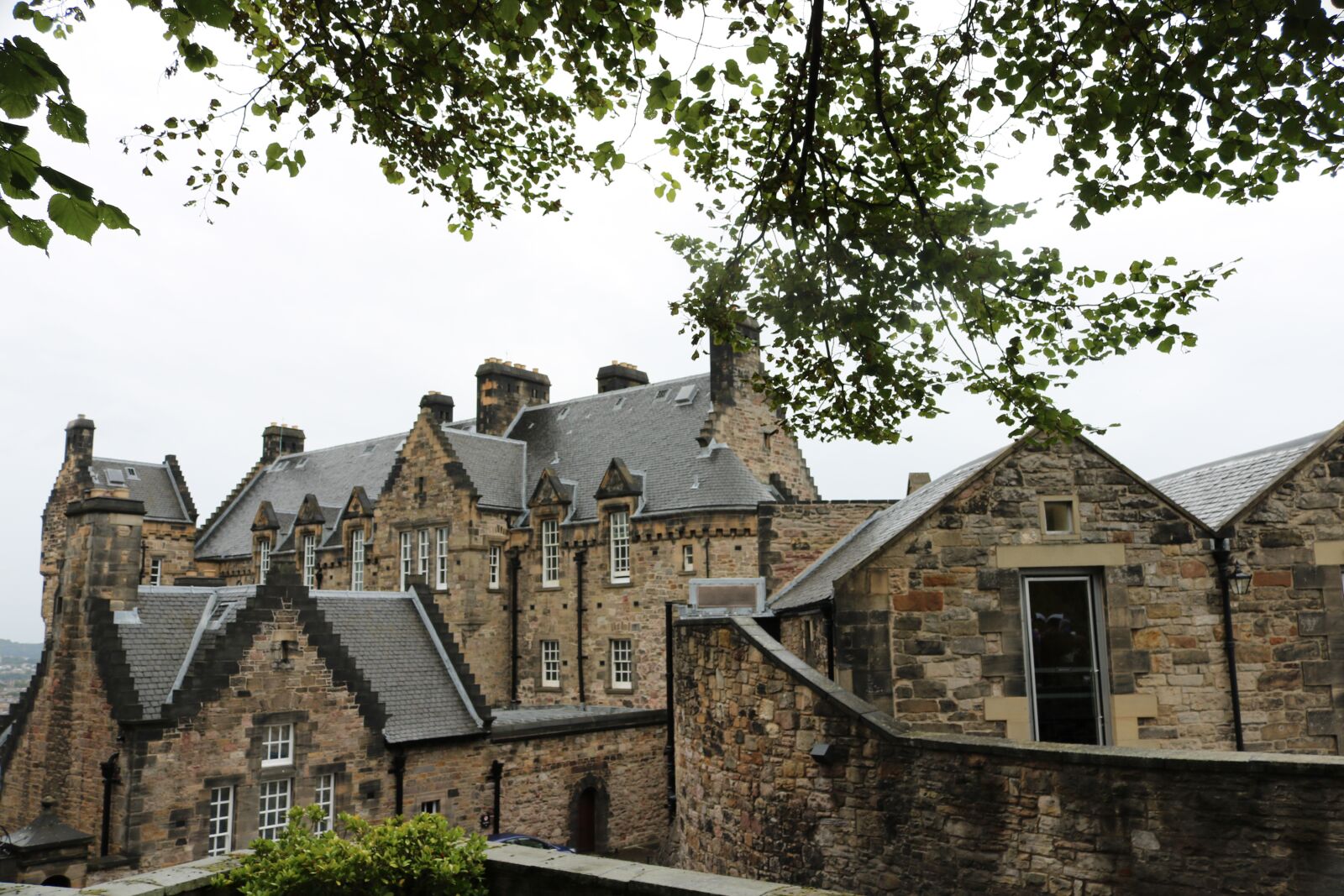Canon EOS 750D (EOS Rebel T6i / EOS Kiss X8i) sample photo. Castle, history, walls photography