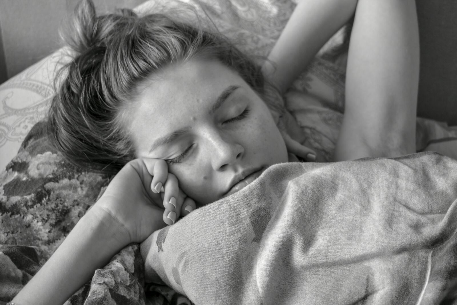 Nikon D3400 sample photo. Girl, beautiful, wakes up photography