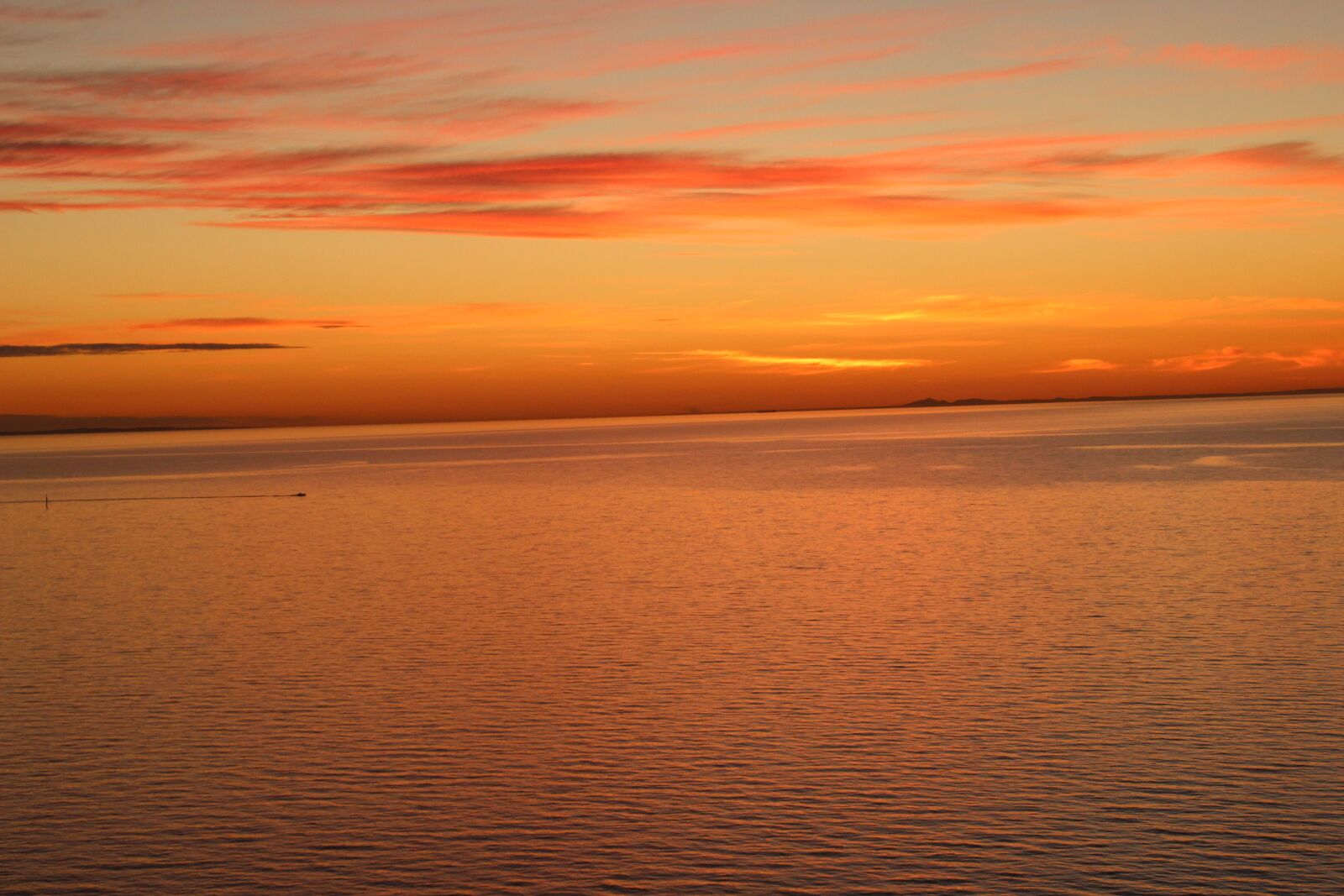 Canon EOS 600D (Rebel EOS T3i / EOS Kiss X5) sample photo. Sun, sunset, landscape photography