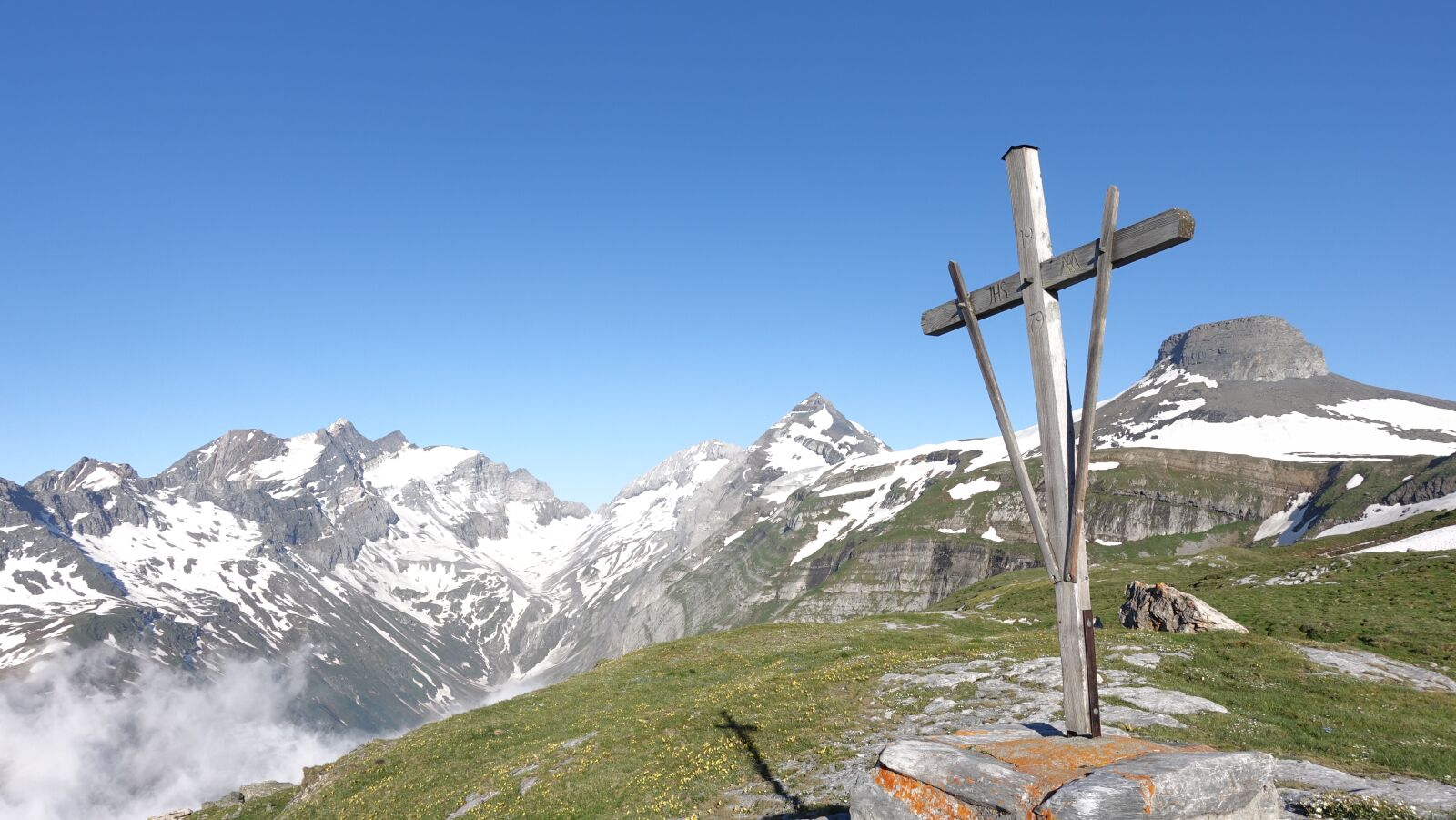 Sony Cyber-shot DSC-RX100 IV sample photo. Mountain cross, nature, alpine photography