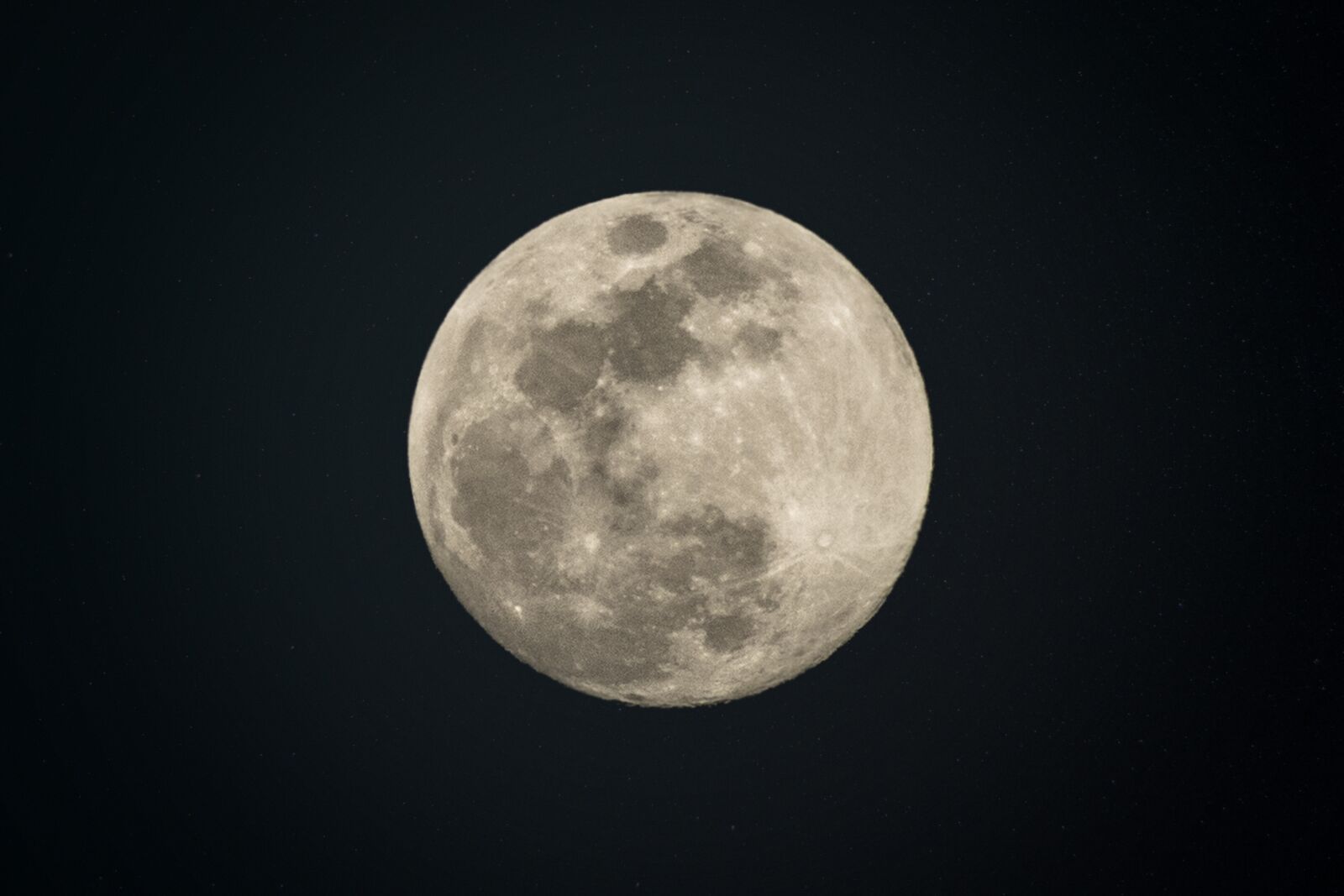 Canon EOS 1100D (EOS Rebel T3 / EOS Kiss X50) + Canon EF75-300mm f/4-5.6 sample photo. Moon, night, sky photography