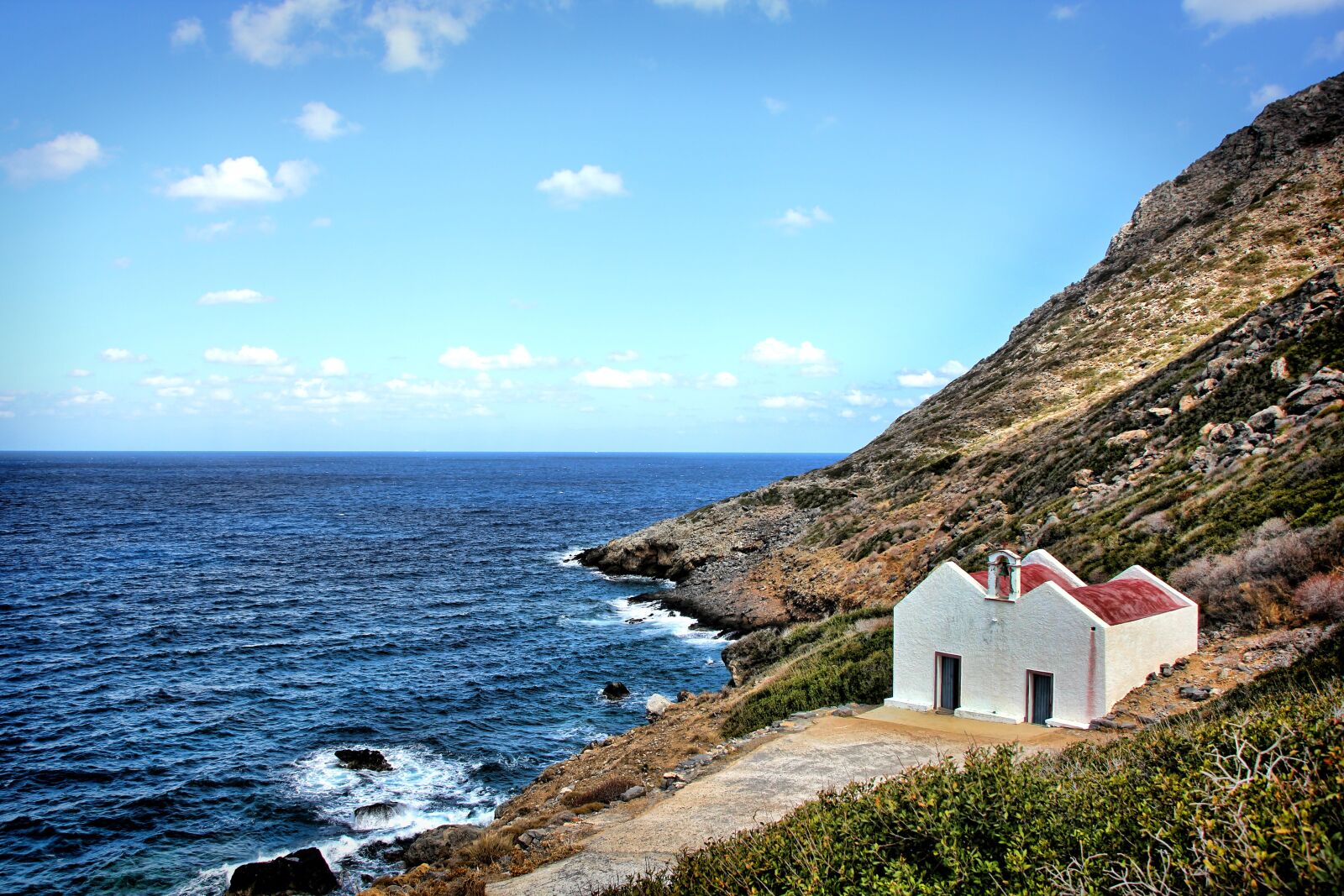 Canon EOS 550D (EOS Rebel T2i / EOS Kiss X4) sample photo. Chapel, coast, greece photography