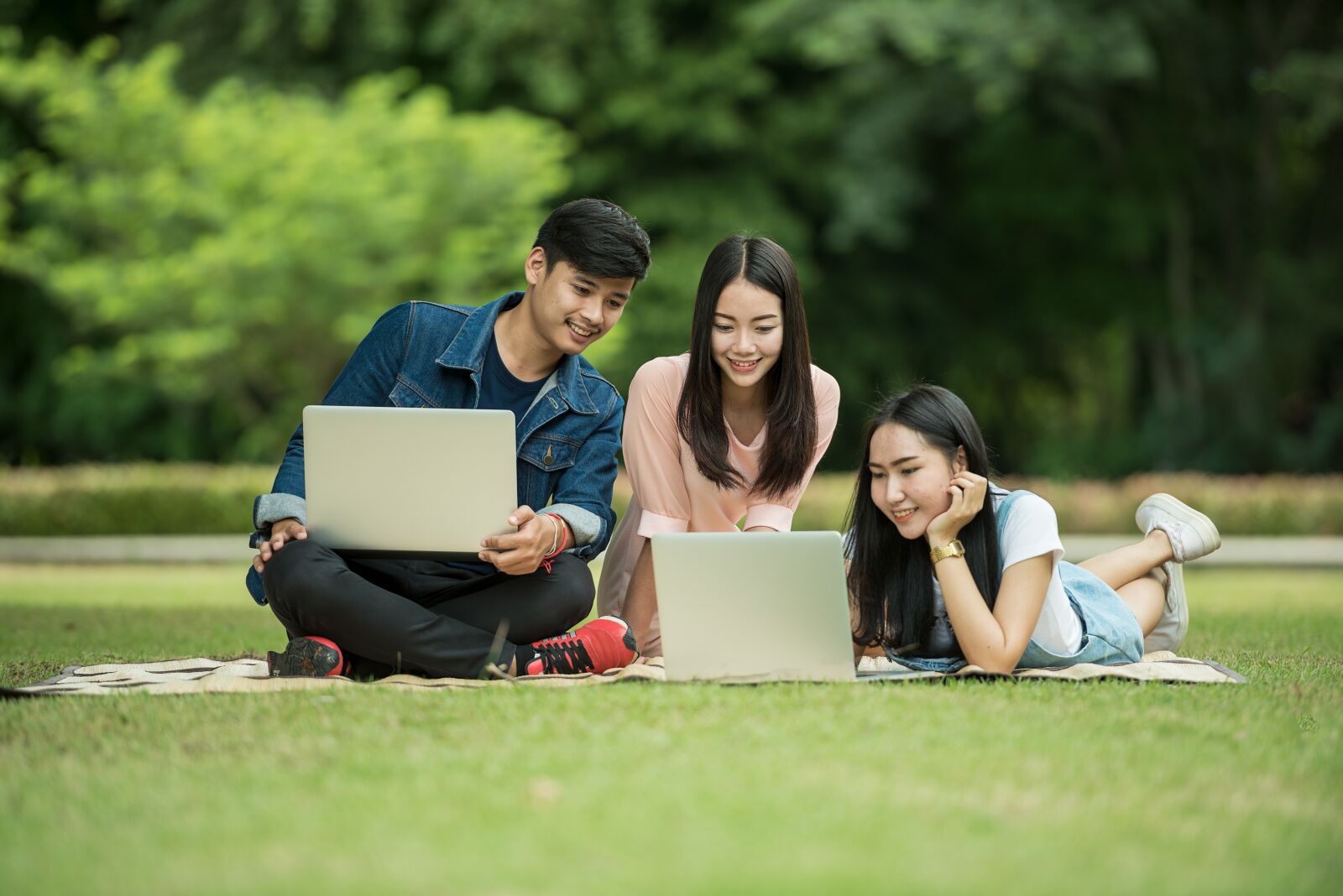 Nikon D810 sample photo. Students, adult, asia photography