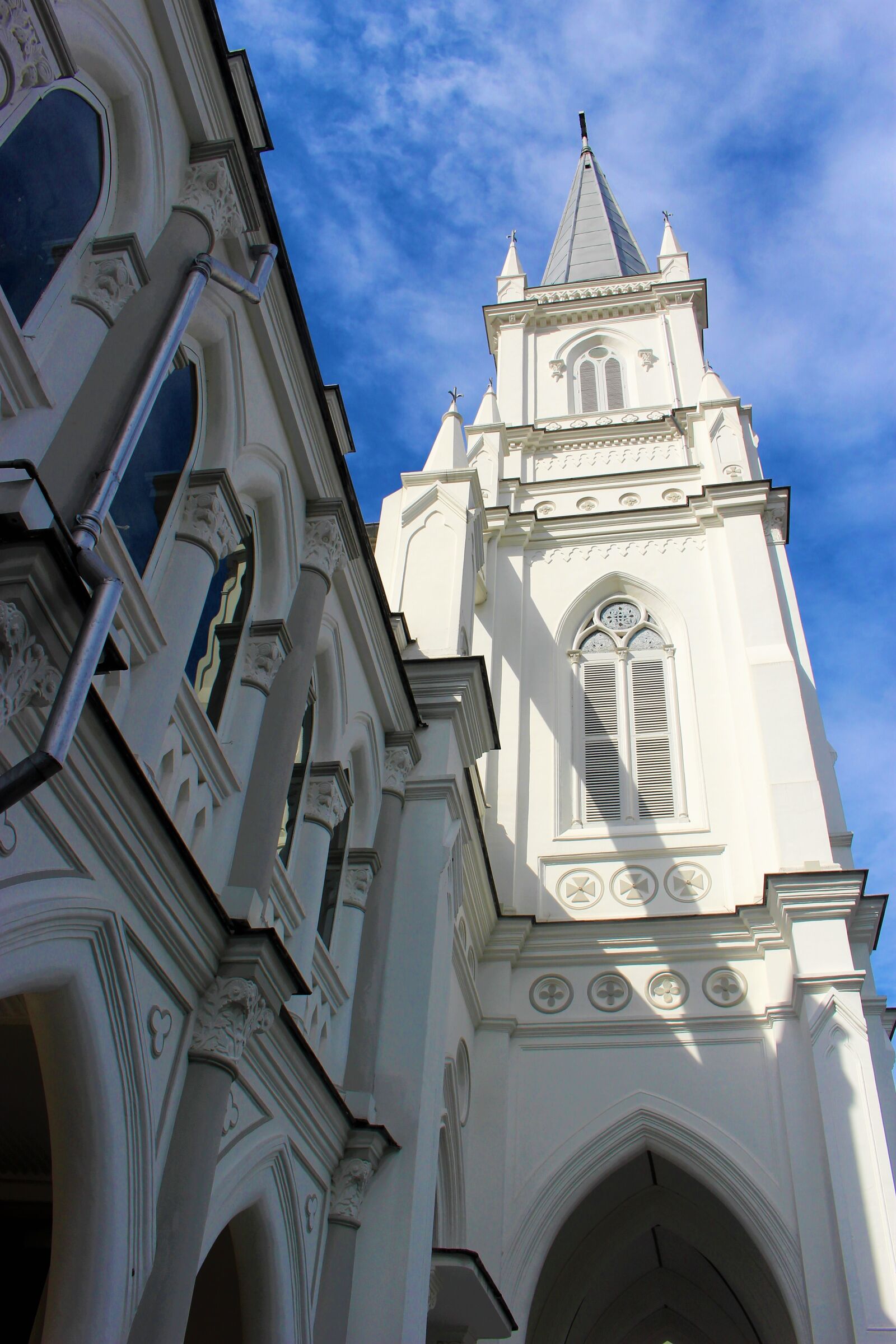 Canon EOS 100D (EOS Rebel SL1 / EOS Kiss X7) sample photo. Chijmes, singapore, church photography