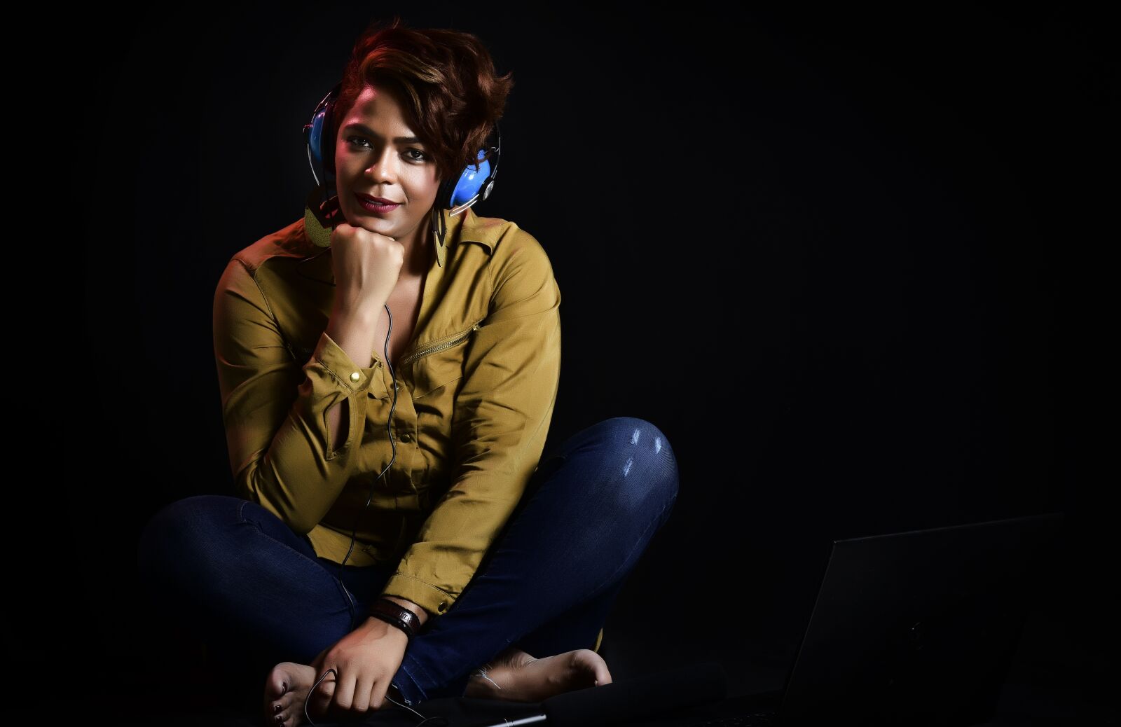 Nikon D7200 sample photo. Adult, music, listening photography
