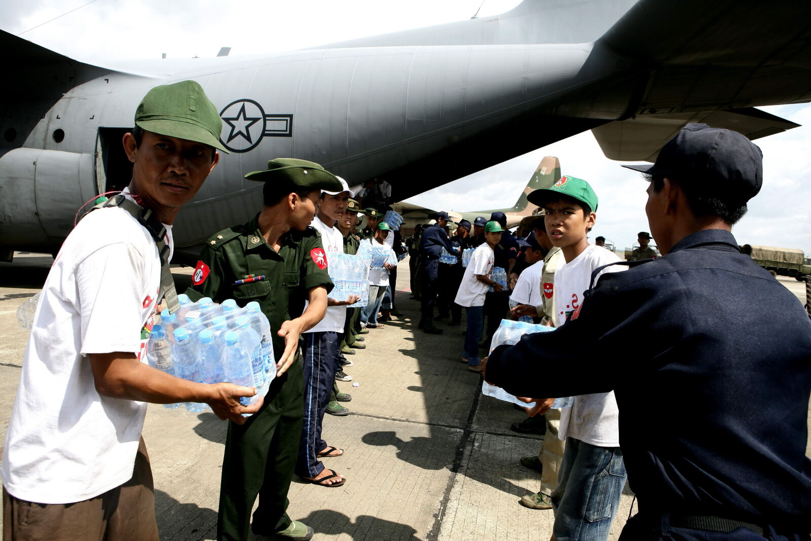 Canon EOS-1Ds Mark II sample photo. Burma, service, members, form photography