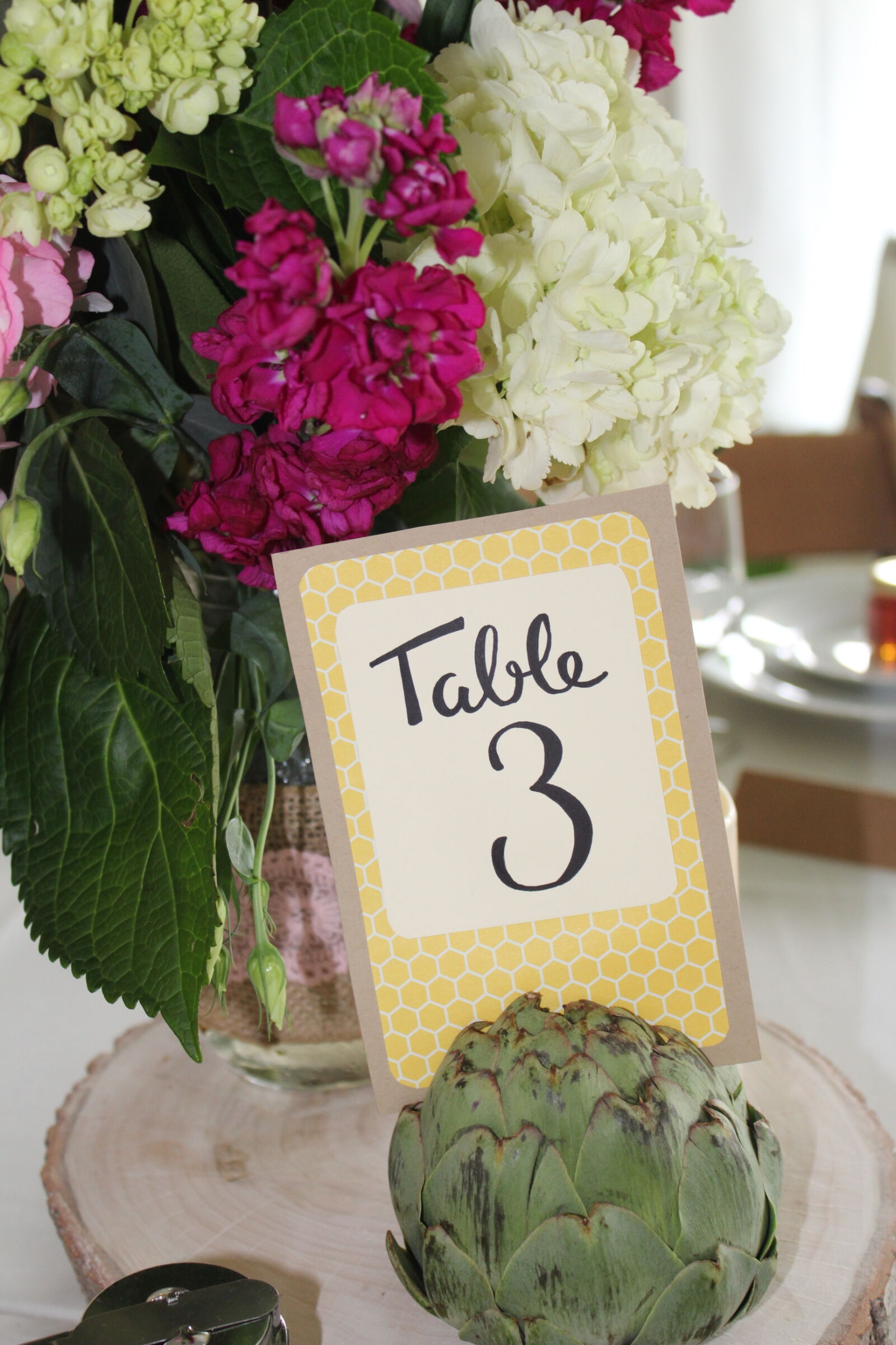 Canon EOS 1200D (EOS Rebel T5 / EOS Kiss X70 / EOS Hi) sample photo. Beautiful, flowers, wedding, table photography