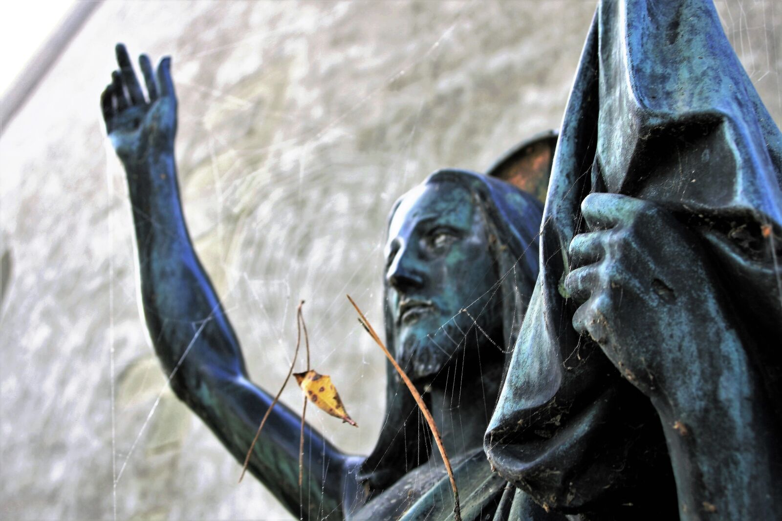 Canon EOS 400D (EOS Digital Rebel XTi / EOS Kiss Digital X) sample photo. Christianity, sculpture, bronze photography