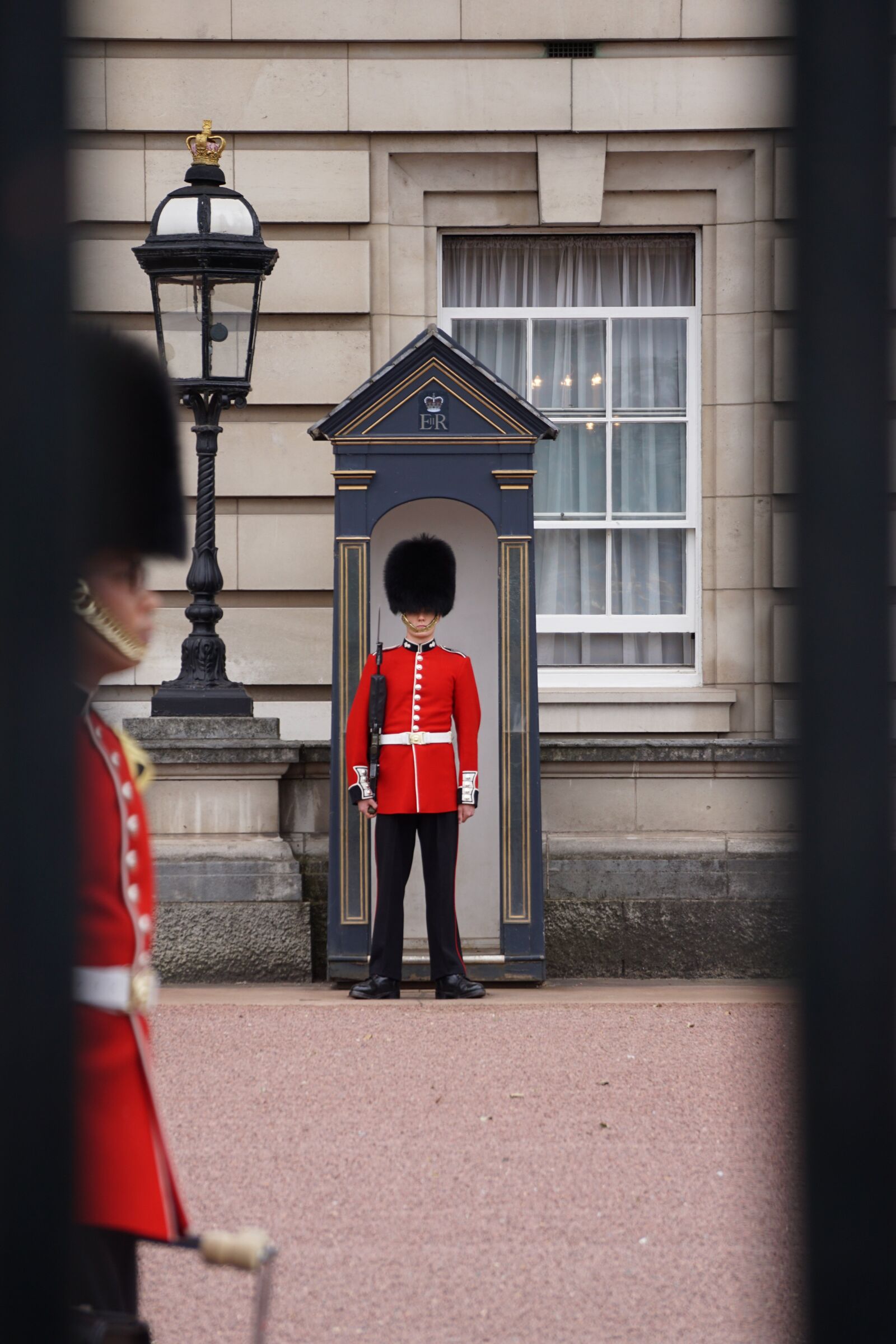 Sony E 55-210mm F4.5-6.3 OSS sample photo. United kingdom, london, changing photography