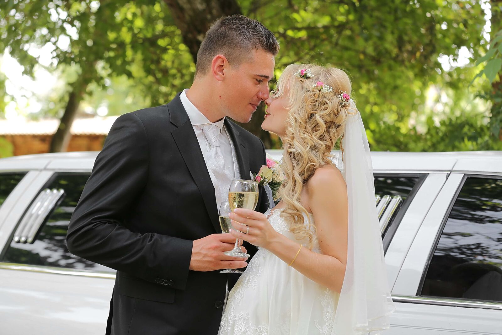 Canon EOS 5D Mark III sample photo. Love, kiss, wedding, champagne photography