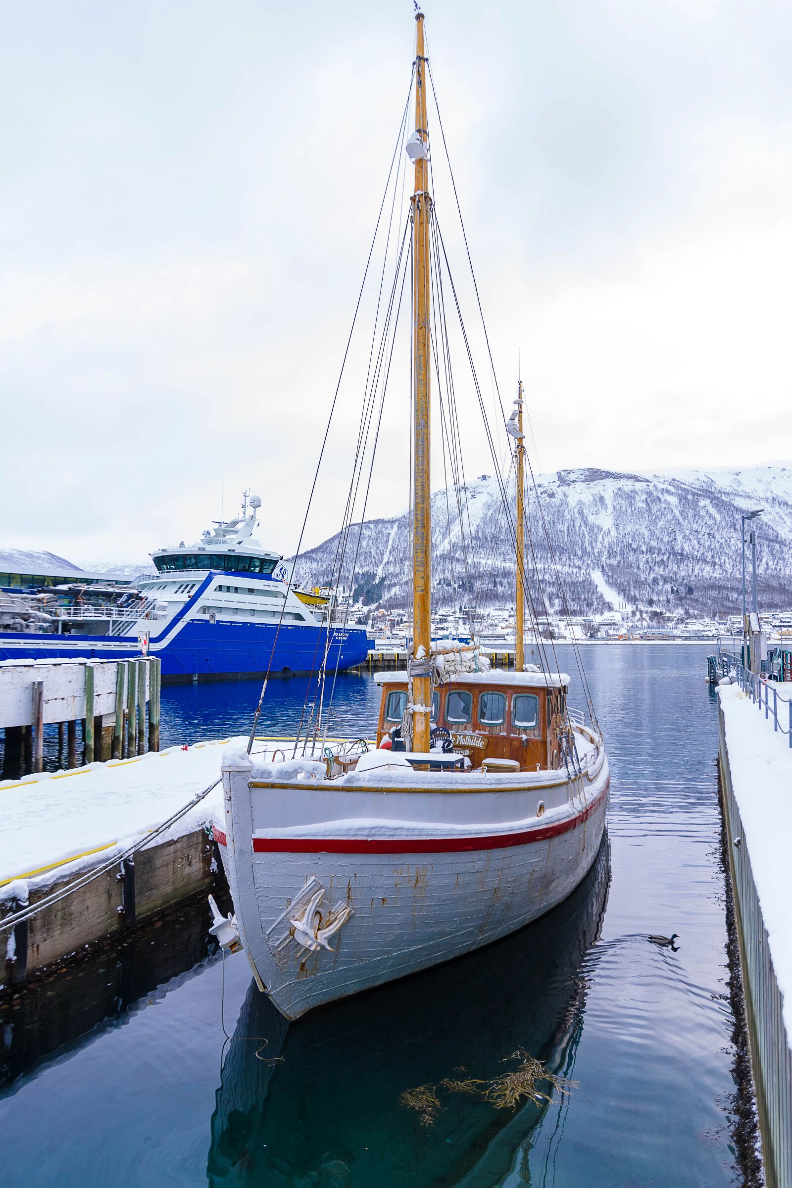 Tokina AT-X Pro 11-16mm F2.8 DX II sample photo. Norway, tromso, boat photography