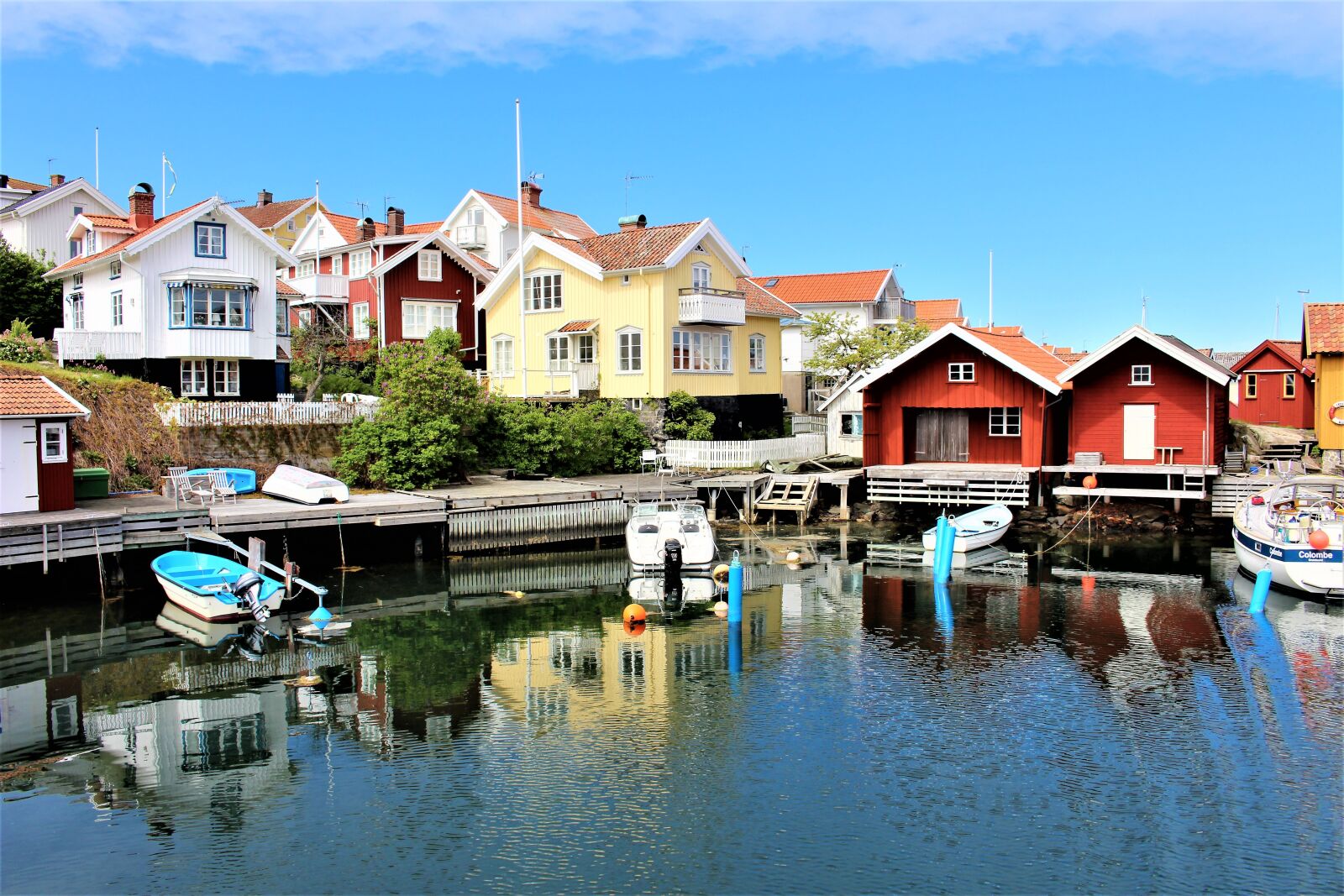 Canon EOS 700D (EOS Rebel T5i / EOS Kiss X7i) sample photo. House, cabins, sea photography