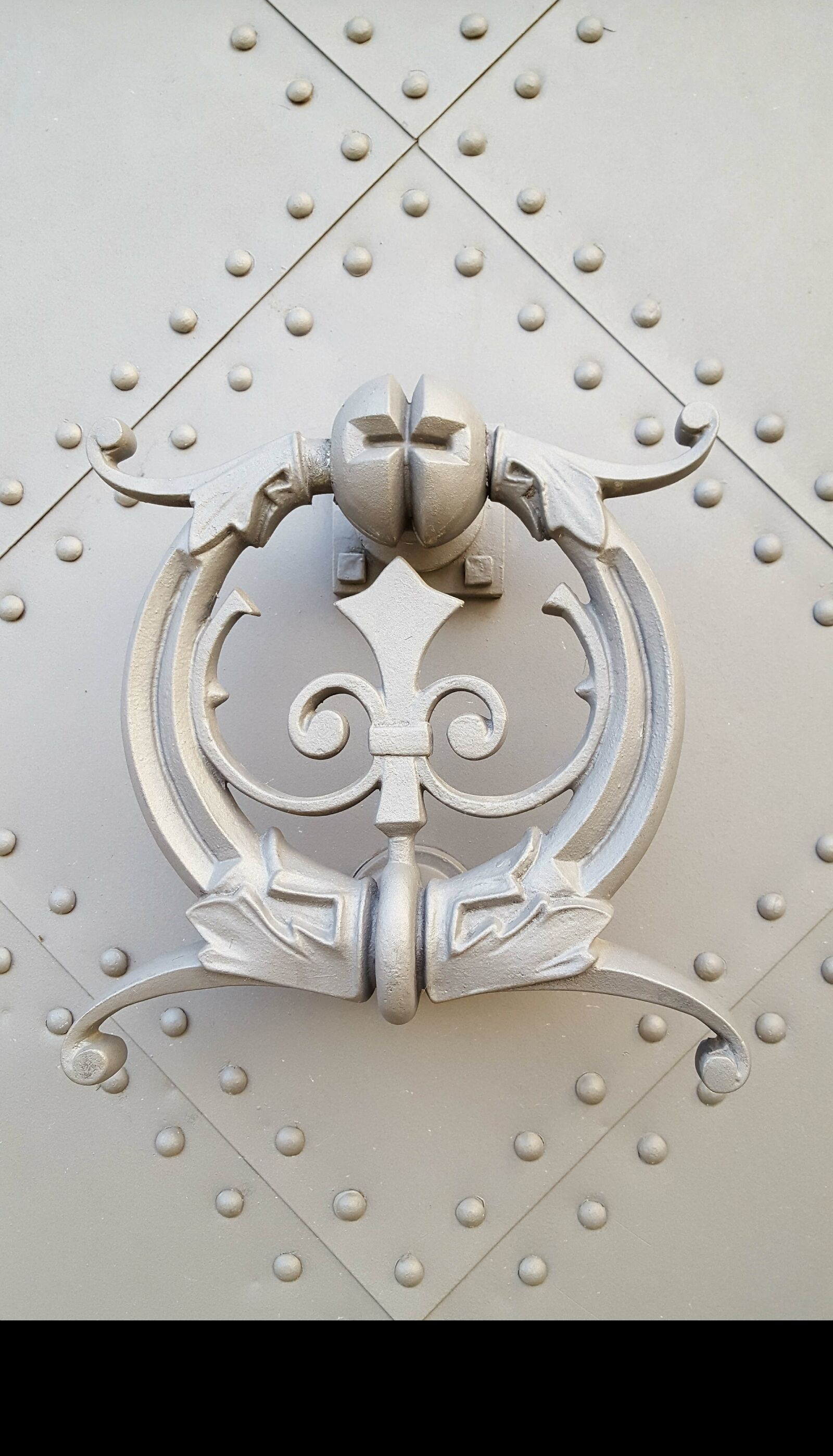 Samsung Galaxy S6 sample photo. Doorknocker, iron metal, grey photography