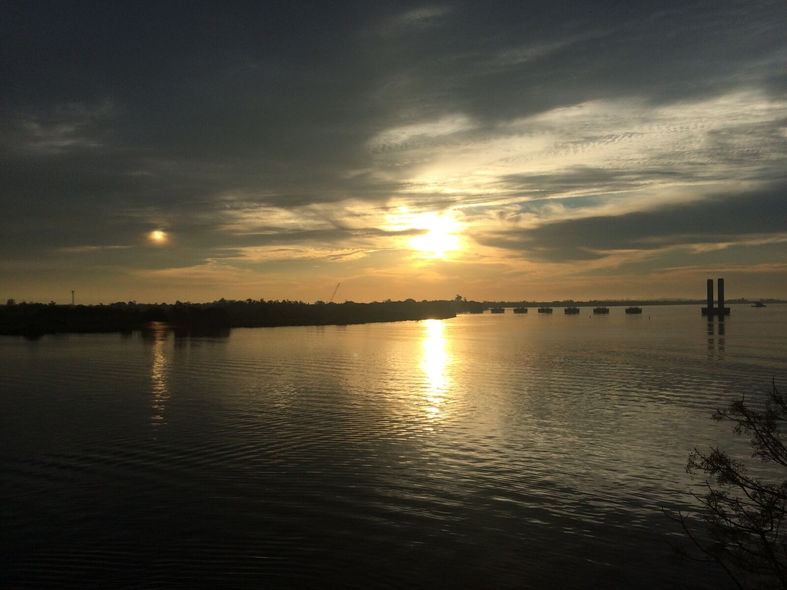 iPhone 5s back camera 4.15mm f/2.2 sample photo. Sol, rio, dawn photography