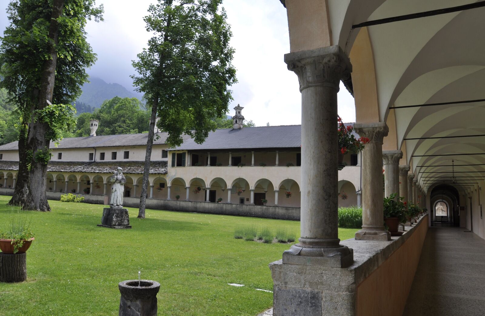 Nikon D5000 sample photo. Architecture, travel, old photography