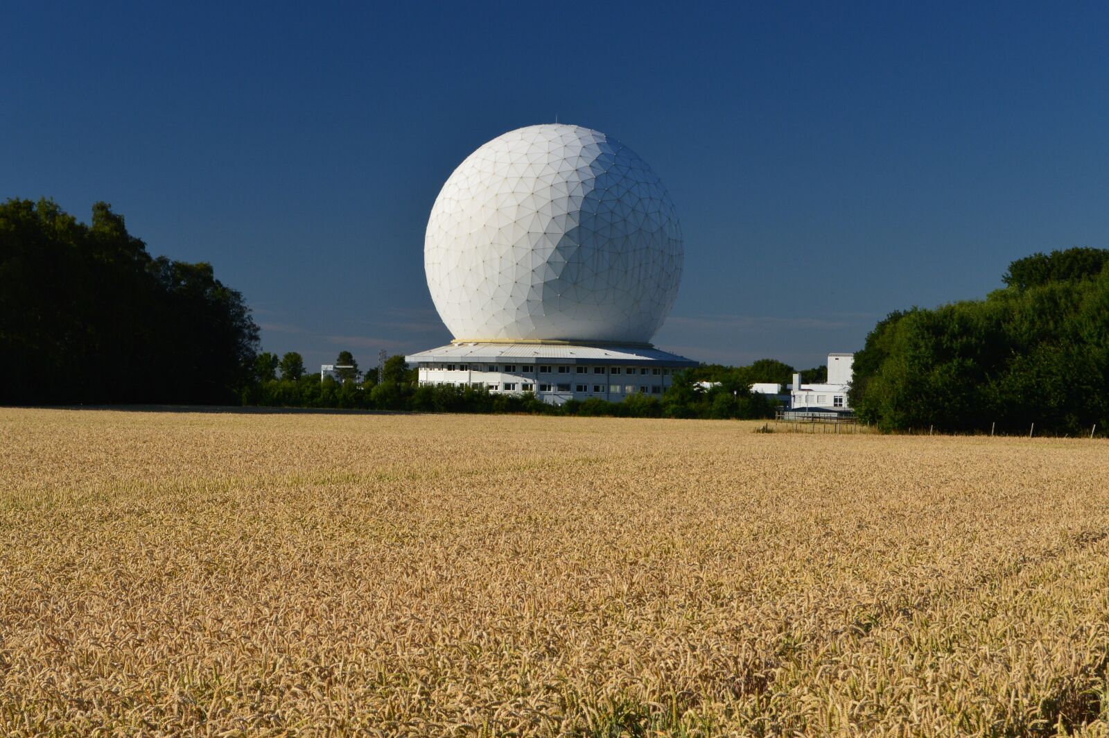 Nikon D3200 sample photo. Radom, wakes mountain, radar photography