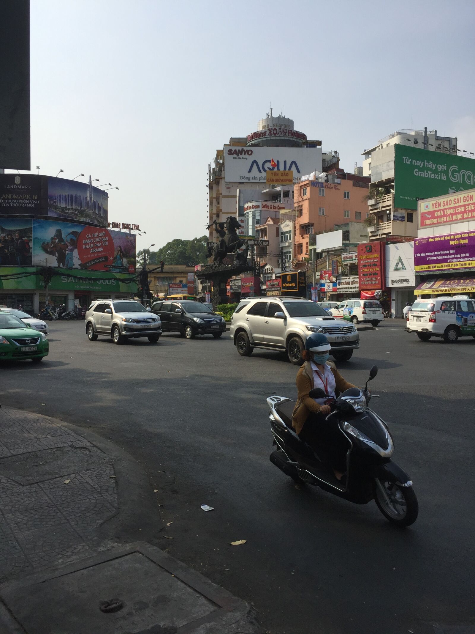 iPhone 6 Plus back camera 4.15mm f/2.2 sample photo. Cityscape photography