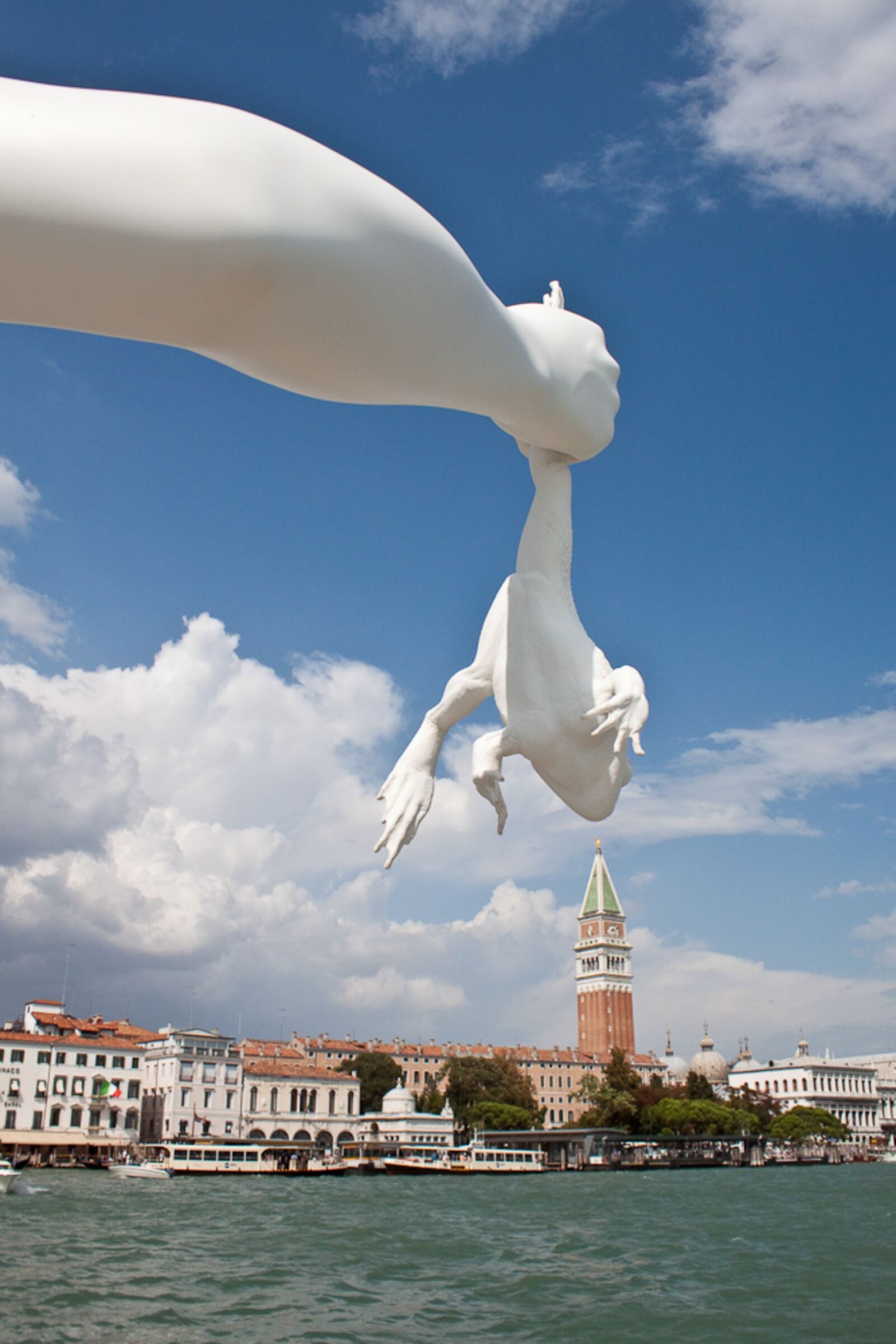 Canon EOS 500D (EOS Rebel T1i / EOS Kiss X3) sample photo. Venice, frog, sculpture photography