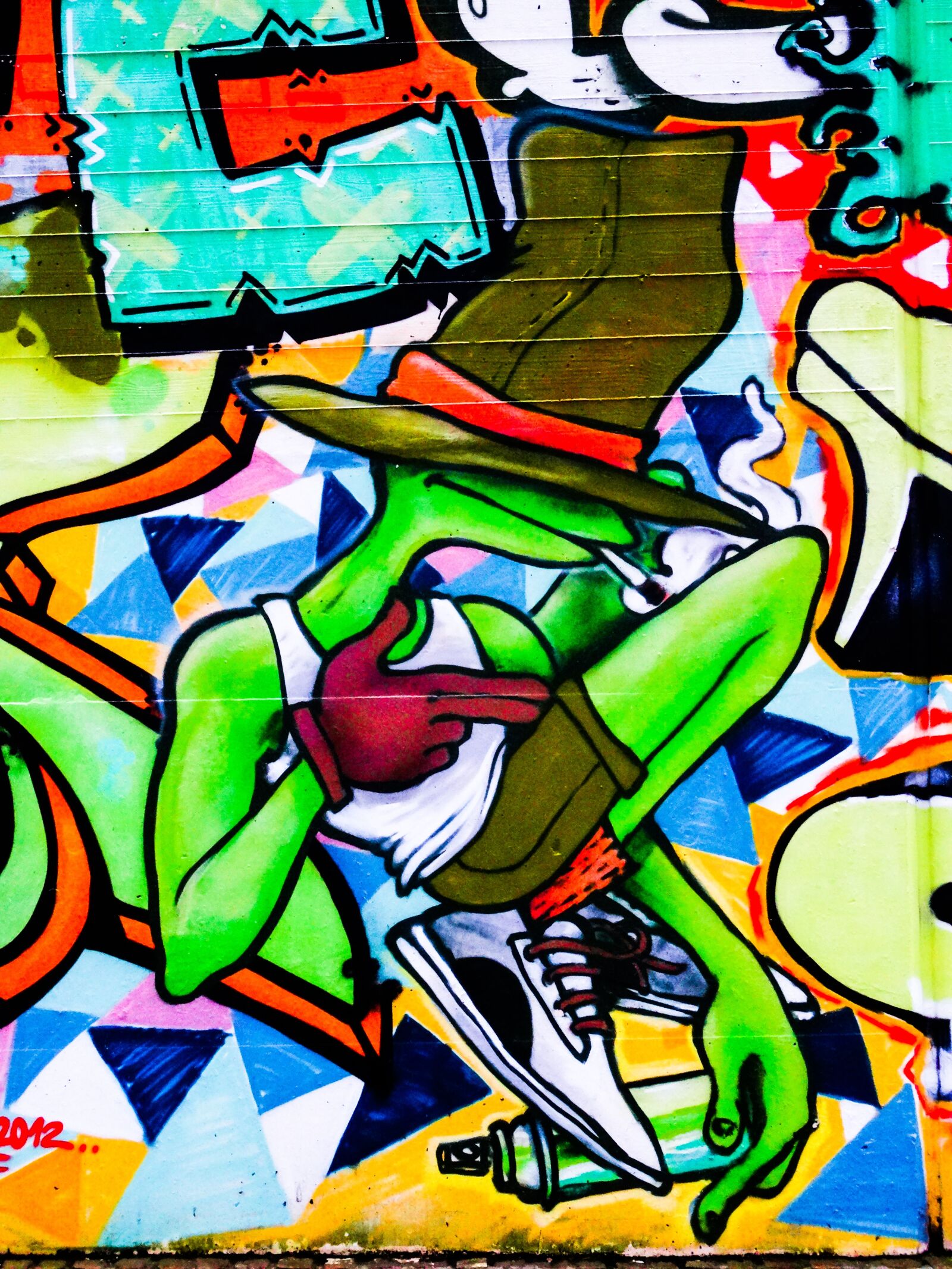 Sony Cyber-shot DSC-HX50V sample photo. Graffiti, hat, frog photography